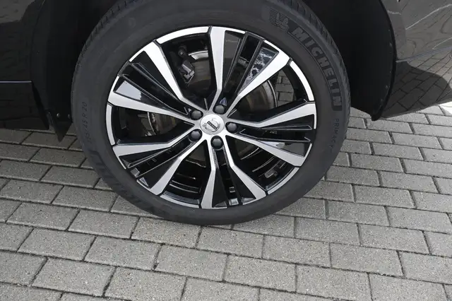 Volvo XC60 view 11