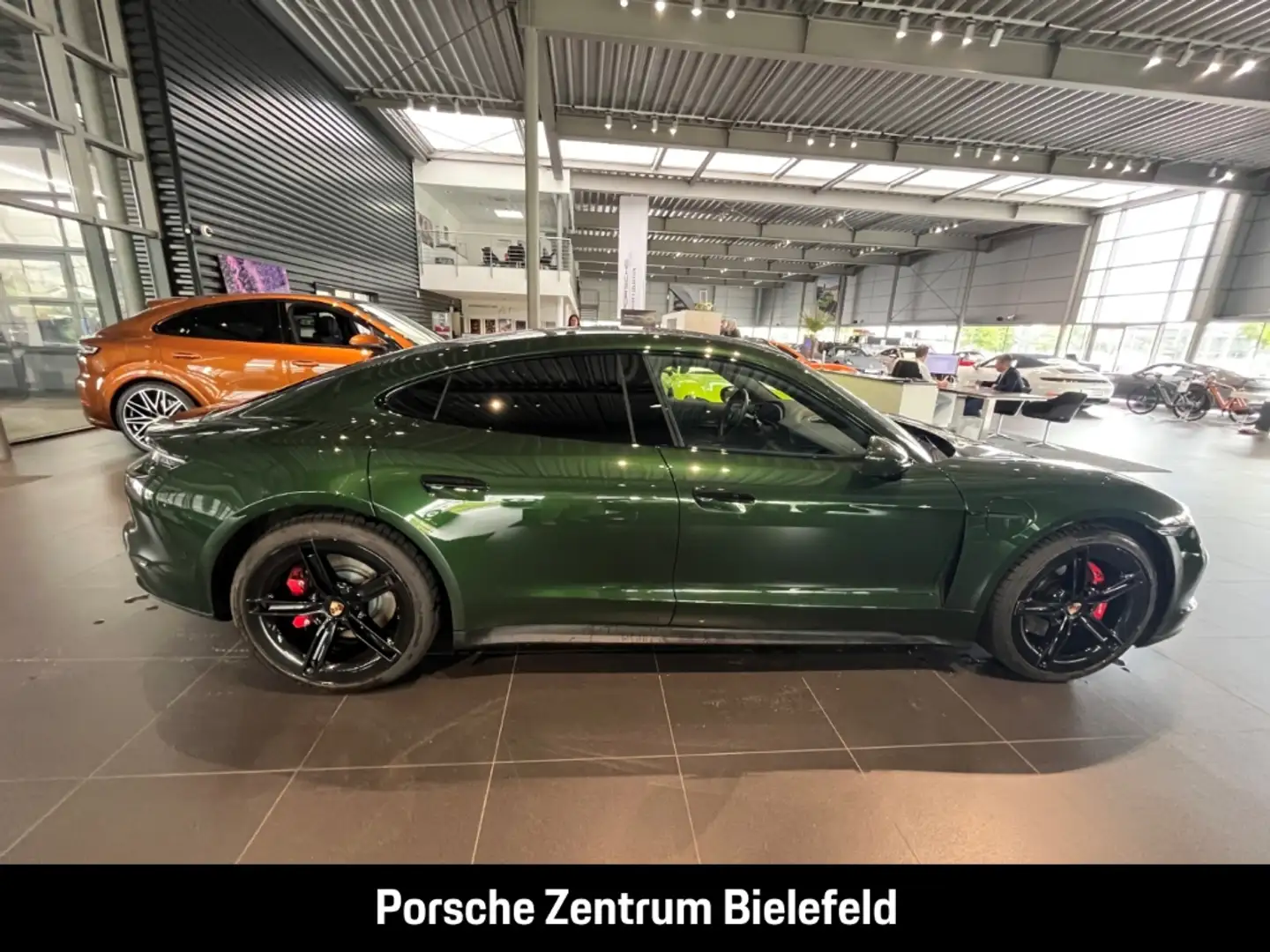 Porsche Taycan 4S LED-Matrix BOSE Panorama Luftfederung Grün - 2