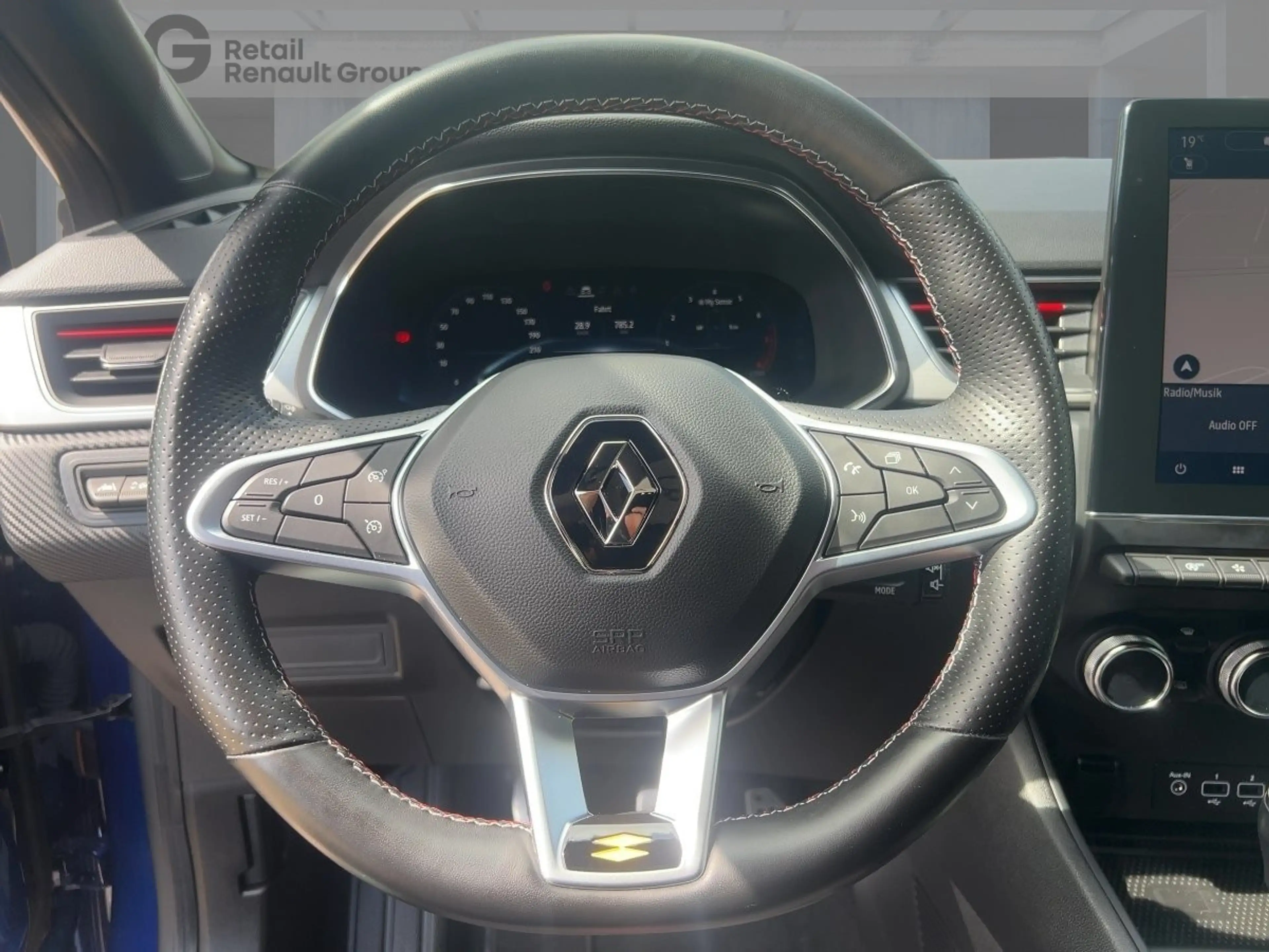 Renault Captur 1.3 TCe 140 R.S. Line — photo 11