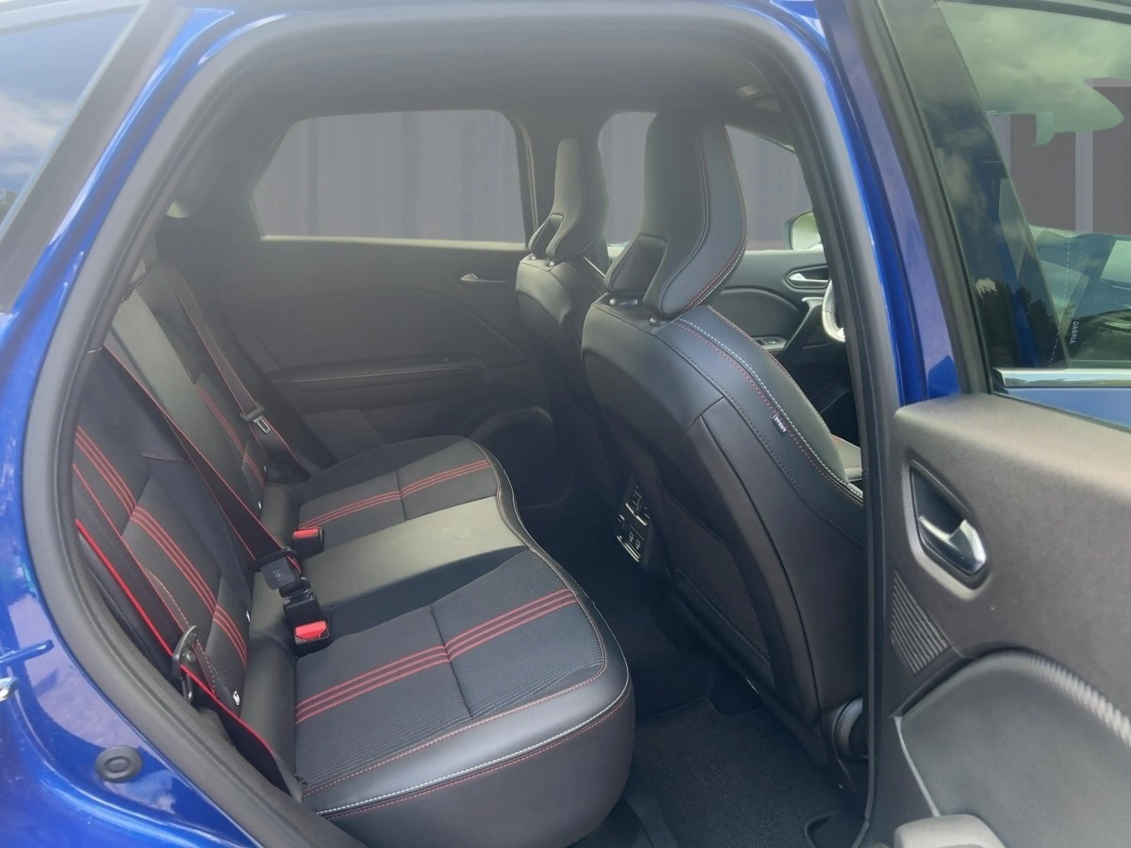 Renault Captur 1.3 TCe 140 R.S. Line — photo 9