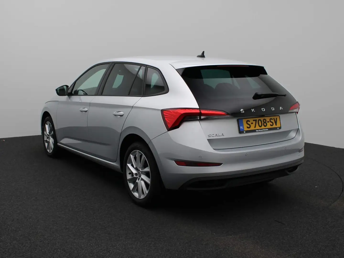 Skoda Scala 1.0 TSI Sport Business | NAVIGATIE | CLIMATE CONTR Grijs - 2