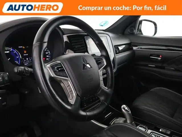Mitsubishi Outlander view 12