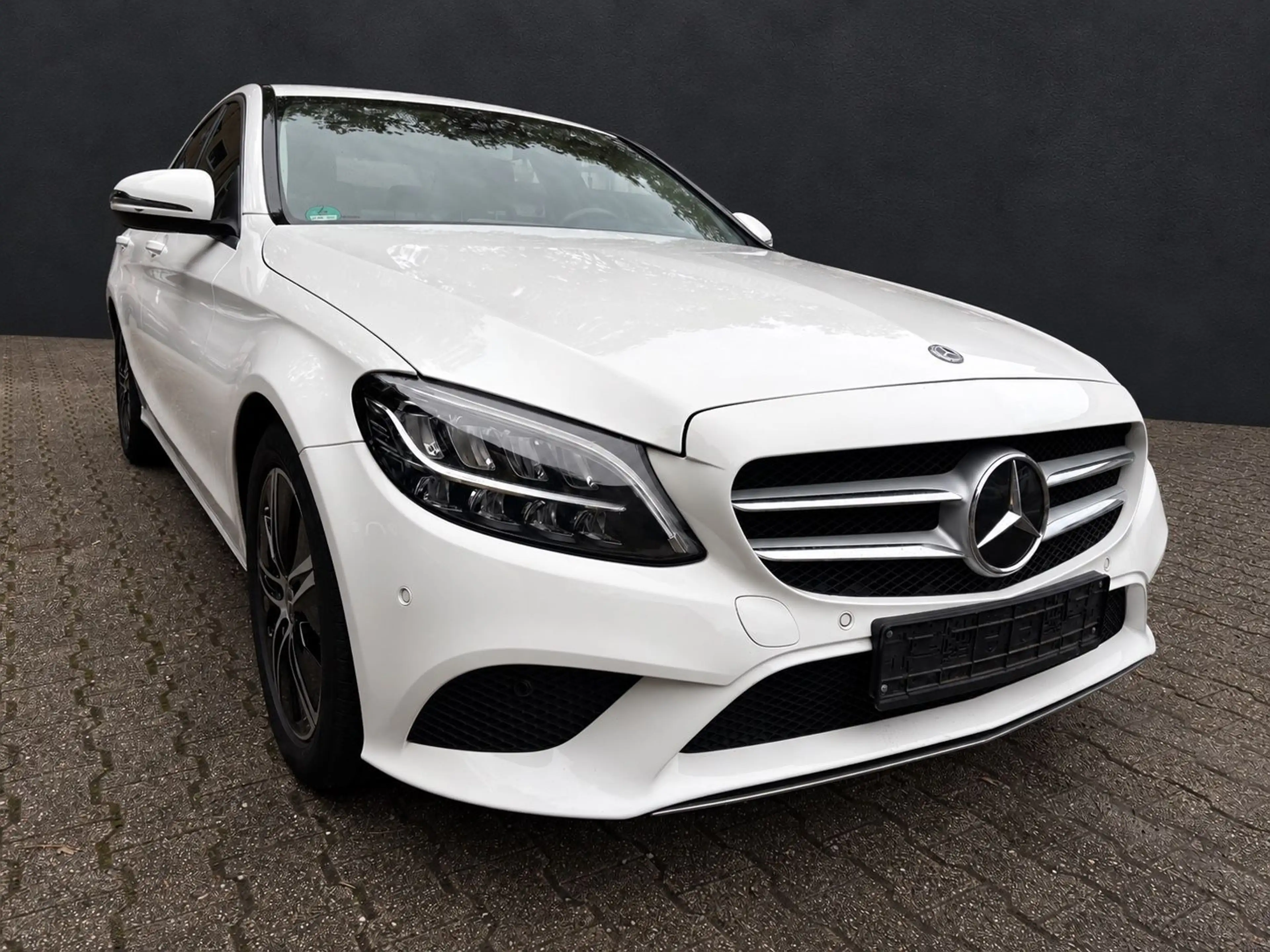 Mercedes-Benz C 220 d Avantgarde * LEDER * LED * NAVI * SCHD * — photo 2