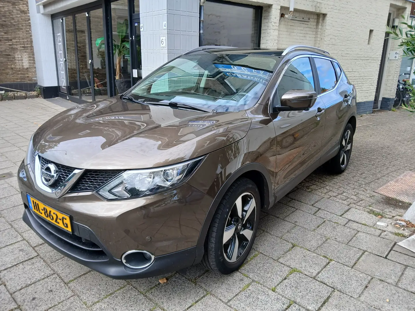 Nissan Qashqai 1.2 Connect Edition Automaat Bruin - 2