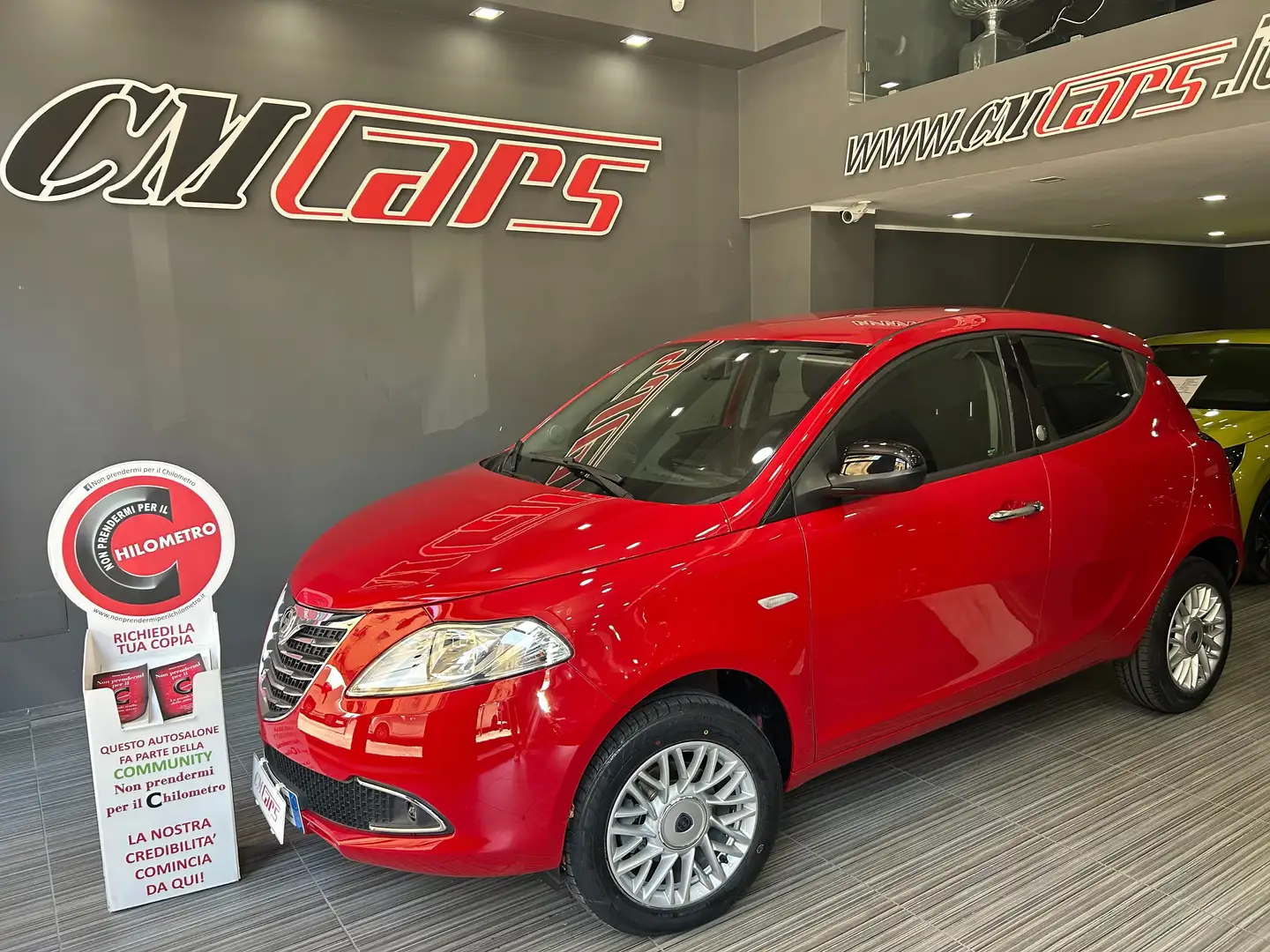 Lancia Ypsilon 0.9 Twinair Ecochic Metano di serie Gold ITALIANA Rosso - 1