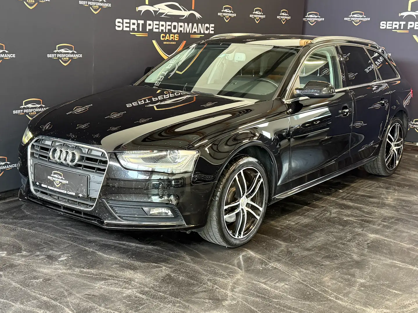 Audi A4 Attraction Schwarz - 1