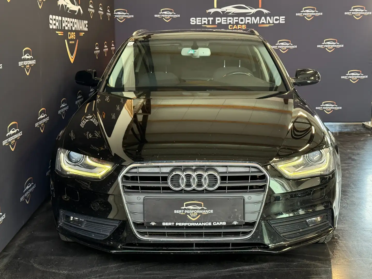 Audi A4 Attraction Schwarz - 2