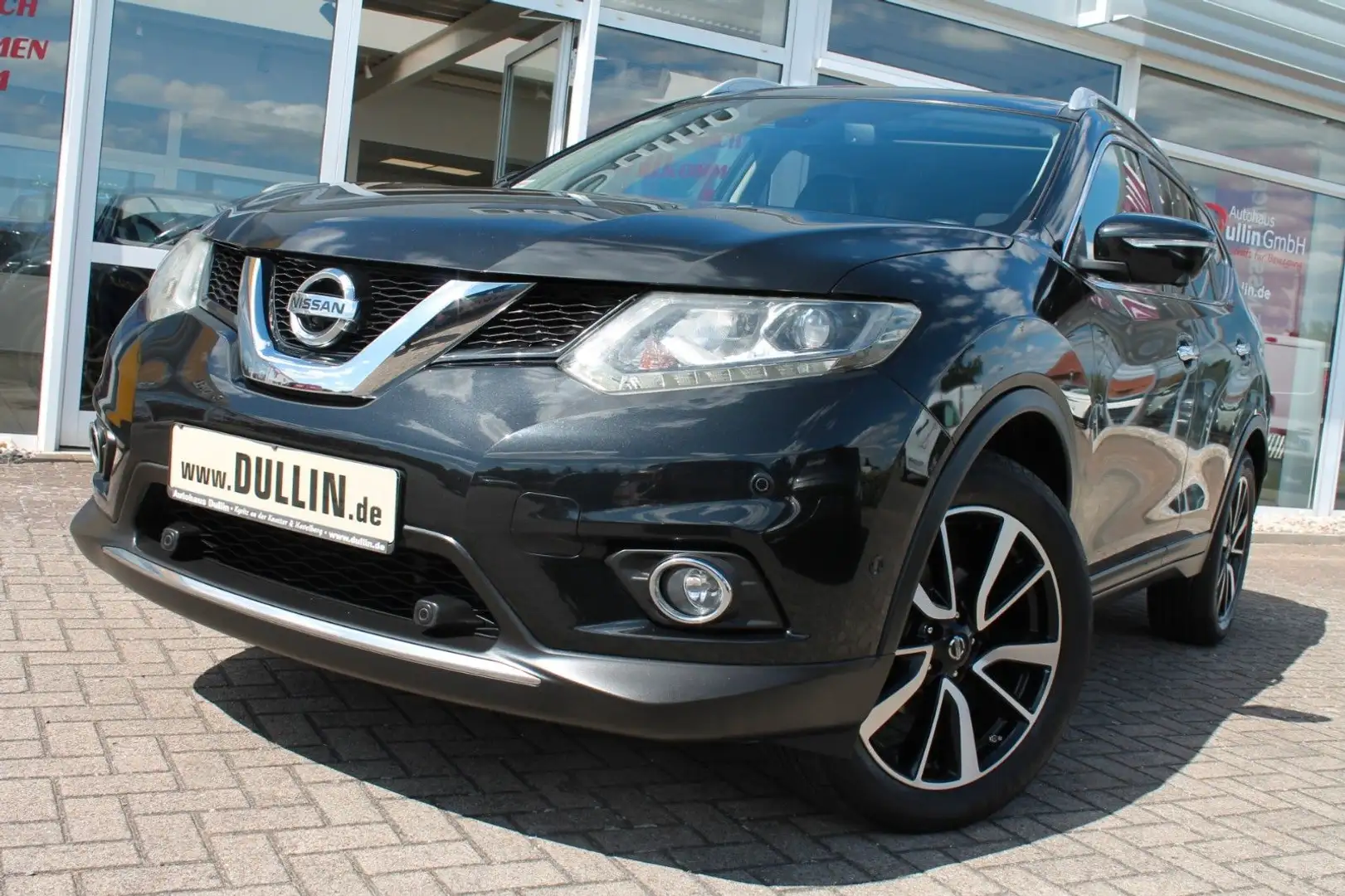 Nissan X-Trail 1,6 dCi Tekna 4x2 Glasdach+Anhängerzug Schwarz - 1