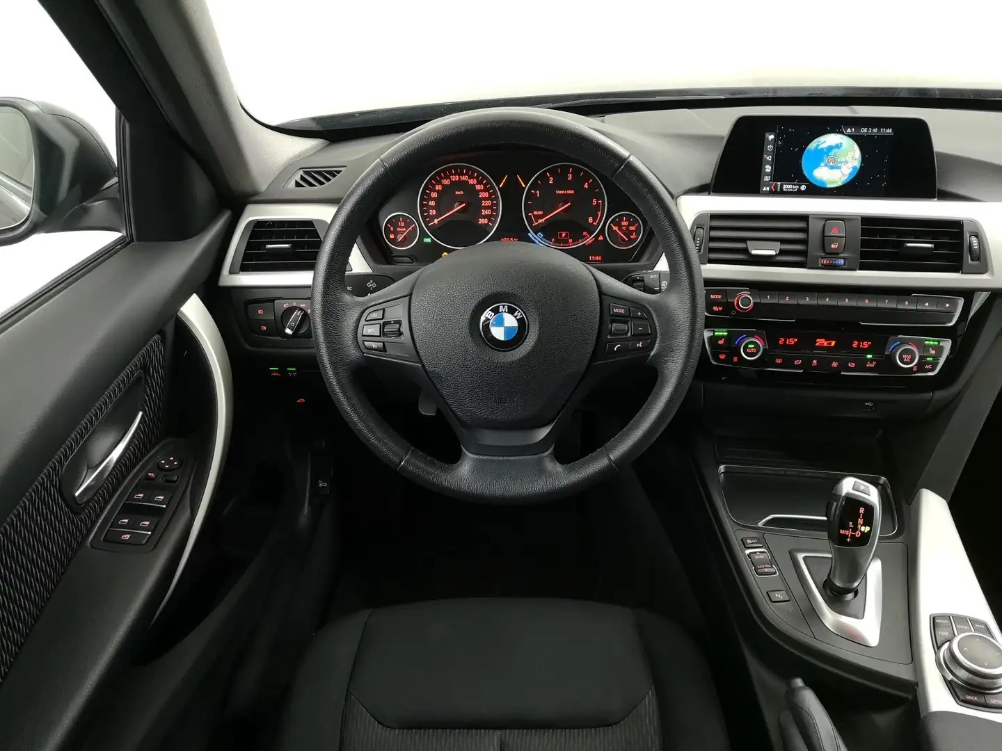 BMW 320 d xDrive Aut. **LED | Navi | xDrive** Zwart - 2