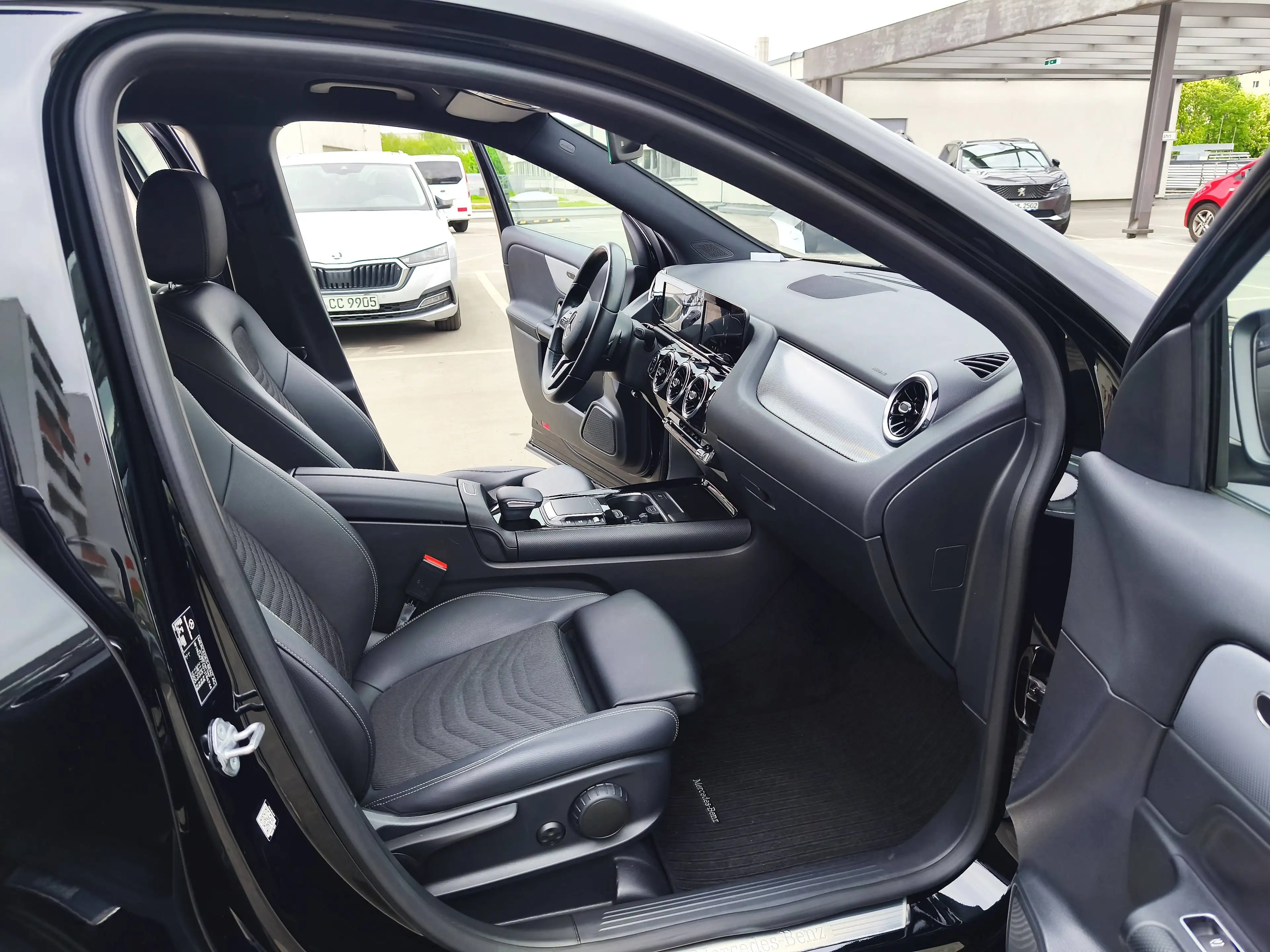 Mercedes-Benz GLA 180 GLA 180d LED/MBUX/DAB/VZE/RÜFK/E-HECKKLAPPE/CARPLAY/KOLLWA/PARK+SPURASSIST/TEMPOMAT/17Zoll — photo 11