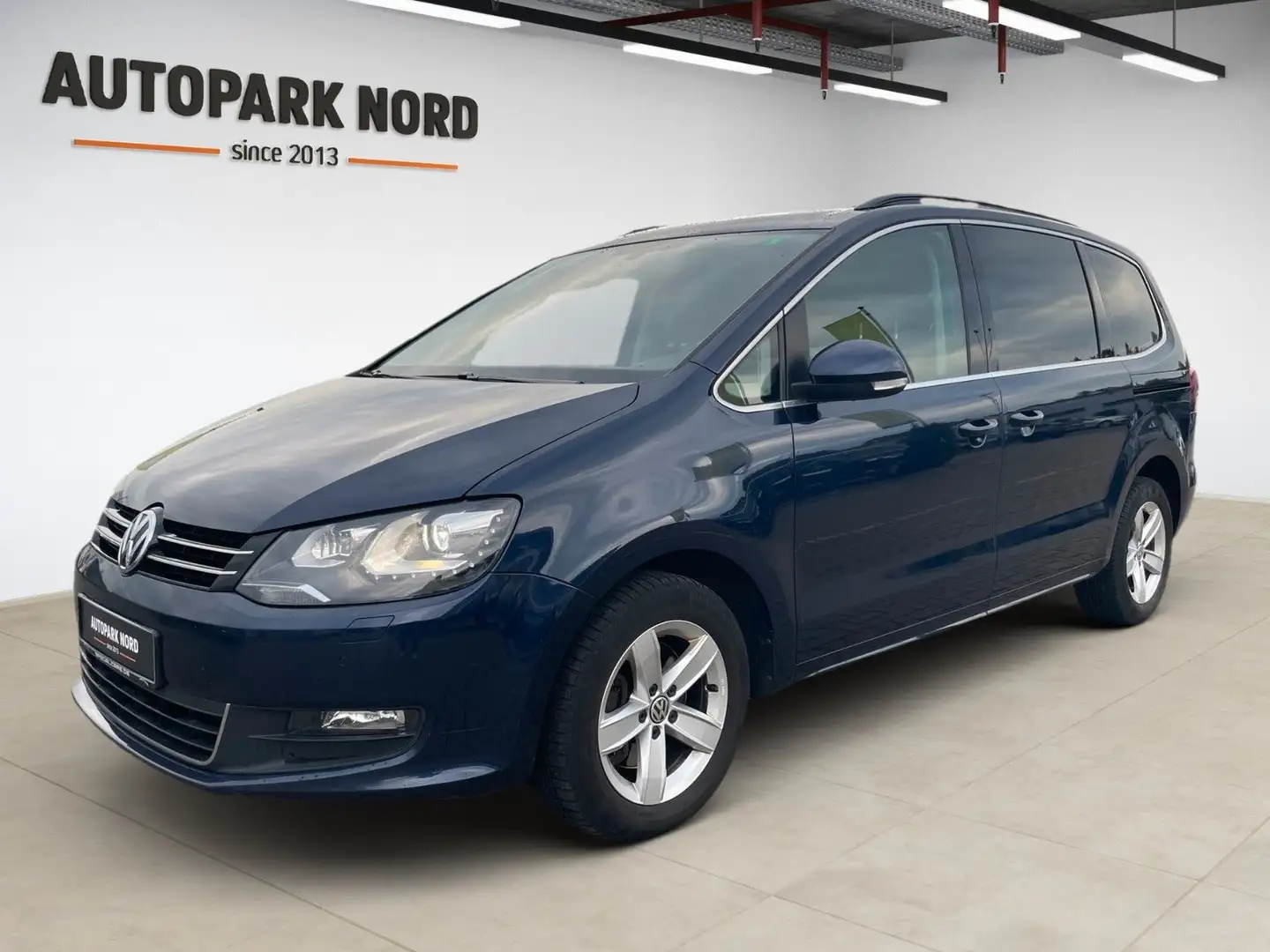 Volkswagen Sharan 2.0 TDI Comfortline BMT/AHK/BI-XENON/PANO Синій - 1
