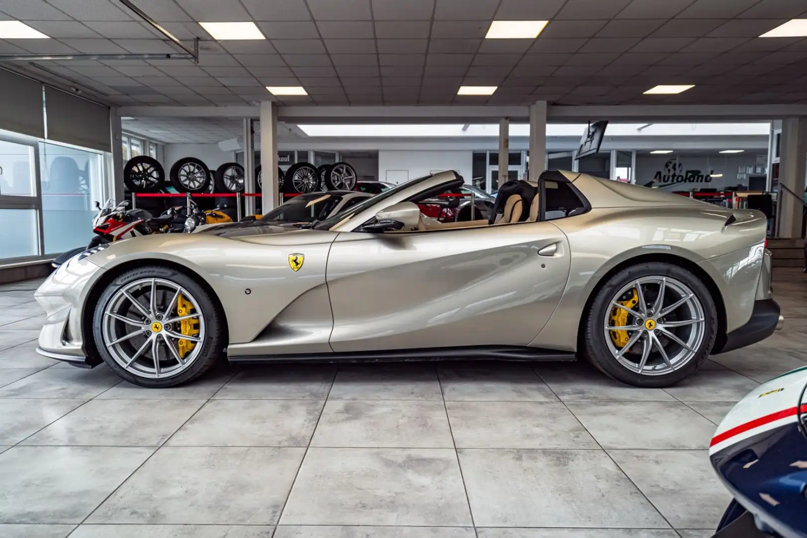 Ferrari 812 GTS*Carbon*LIFT*Extracamp.*Grigio Ingrid*JBL Beige - 1