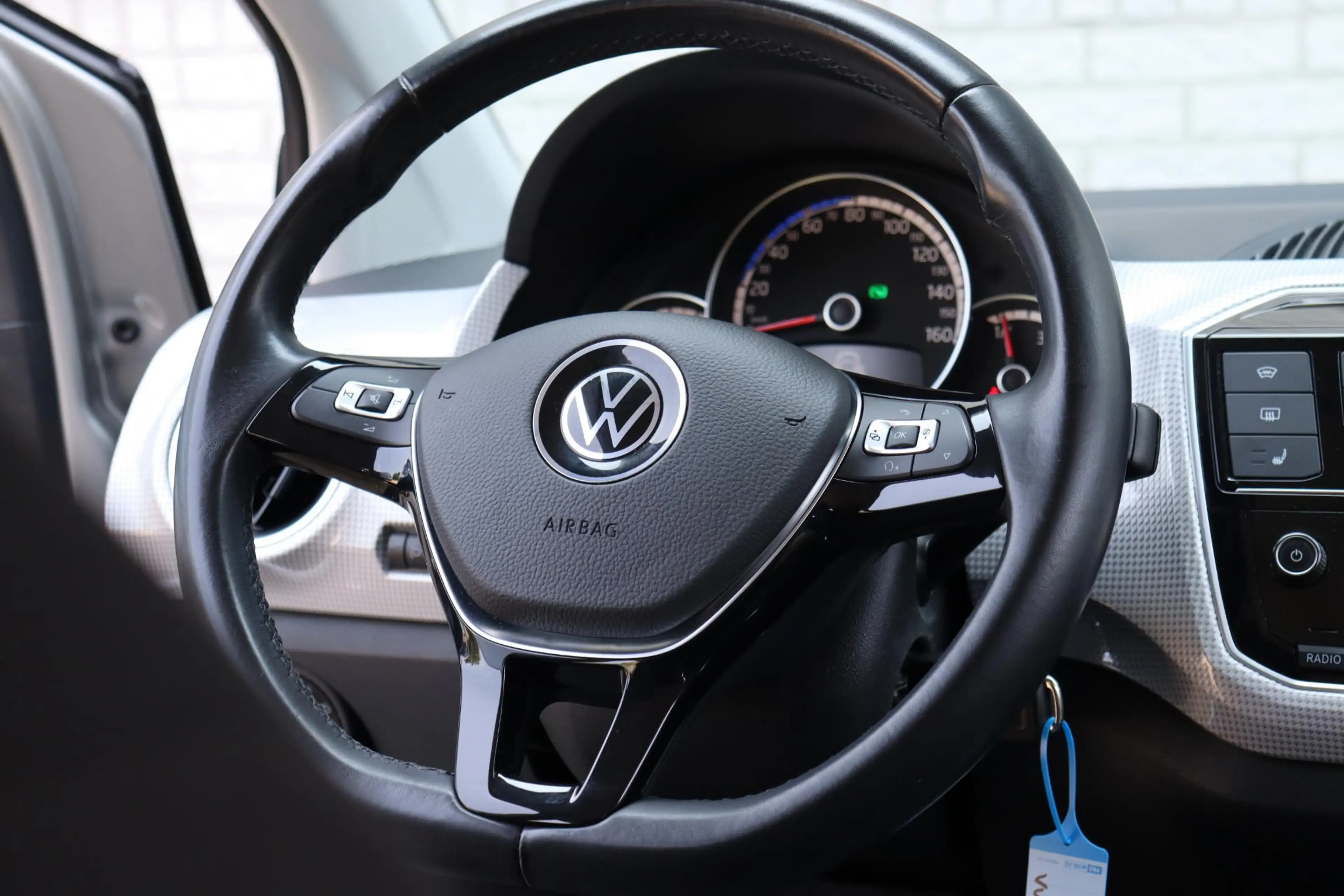 Volkswagen e-up! e-up! Style Plus 5drs Pdc/Camera — photo 11