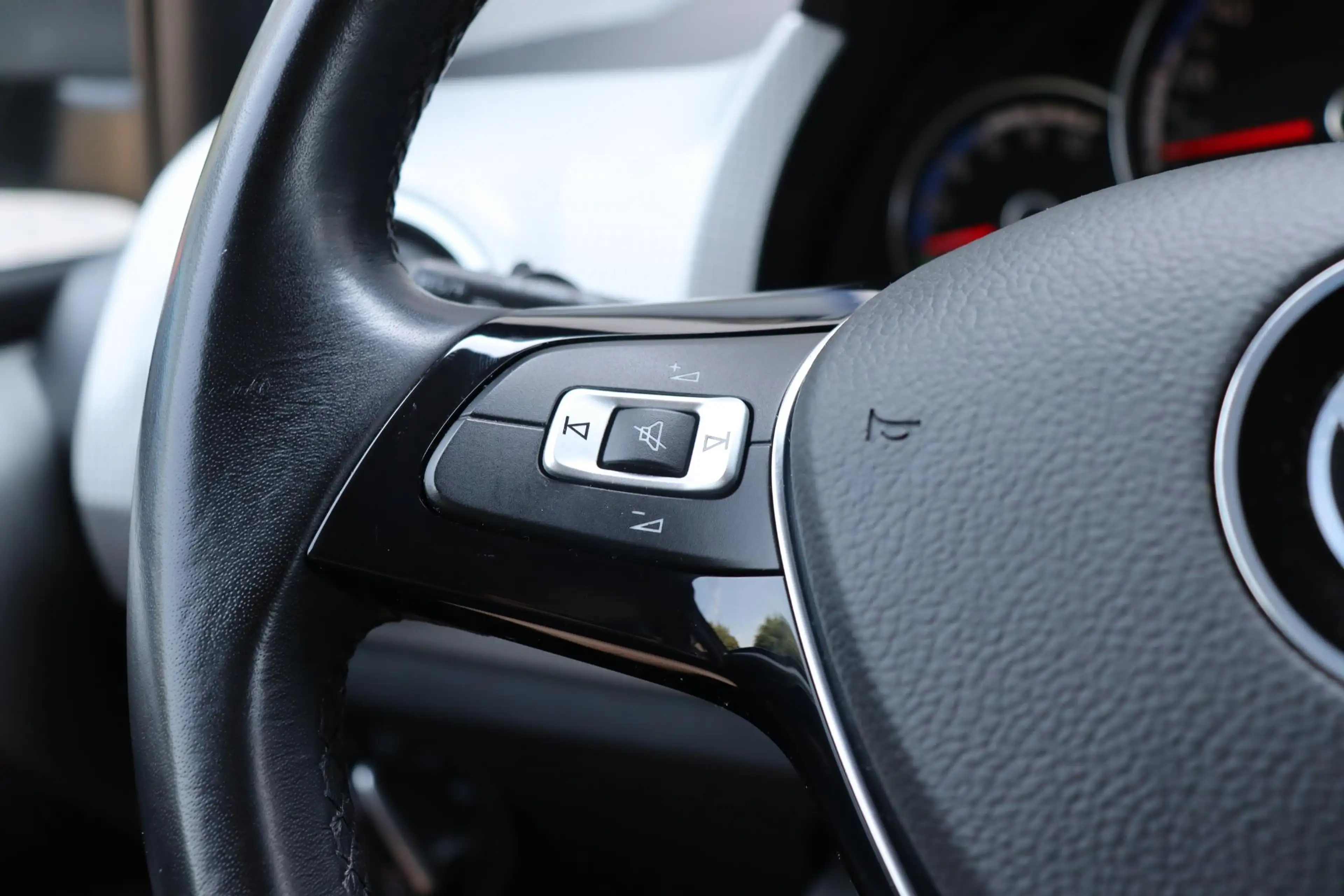 Volkswagen e-up! e-up! Style Plus 5drs Pdc/Camera — photo 12