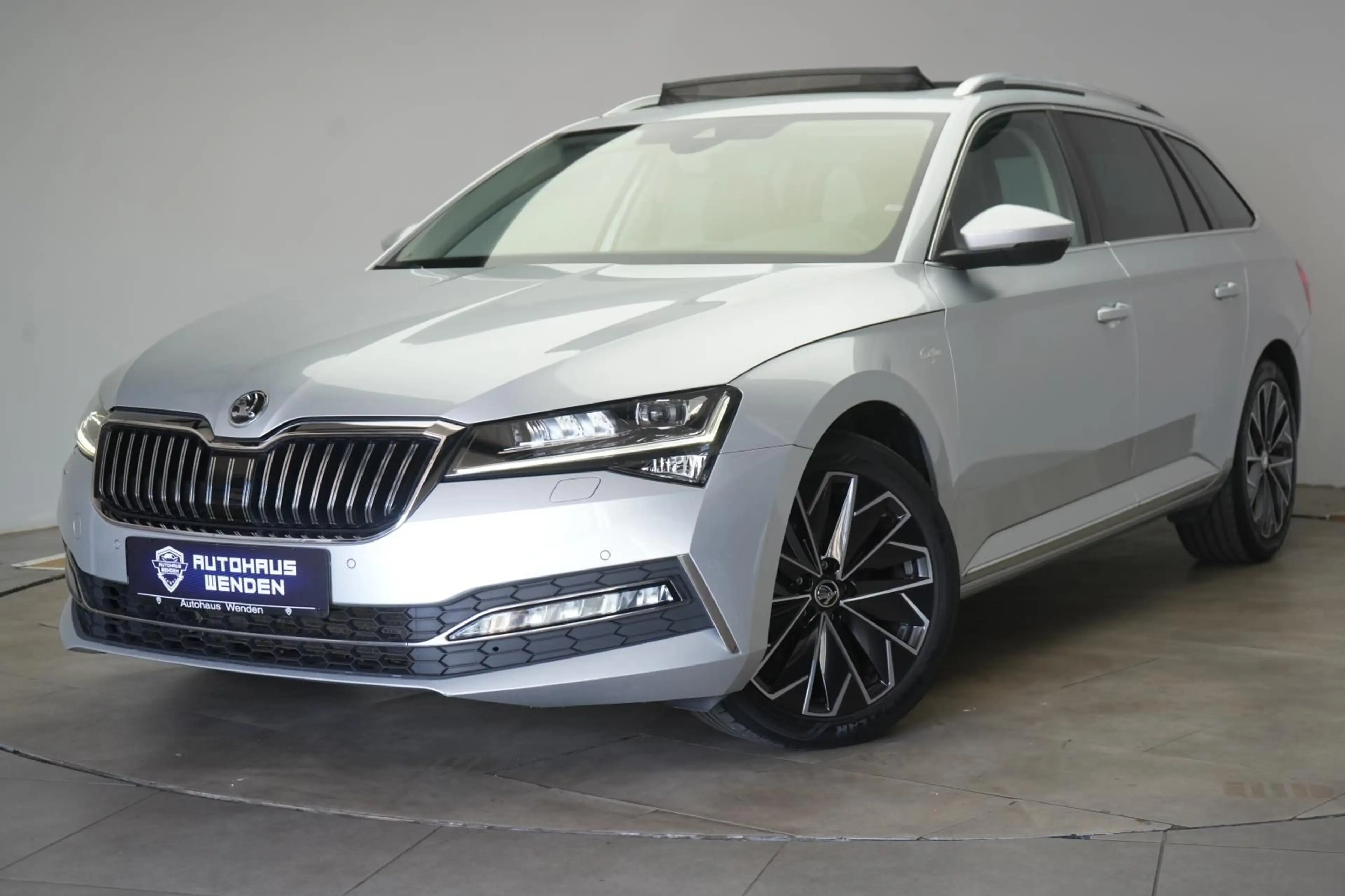 Skoda Superb 2.0 TDI DSG L&K Leder/ACC/Pano/Canton/Vir — photo 3