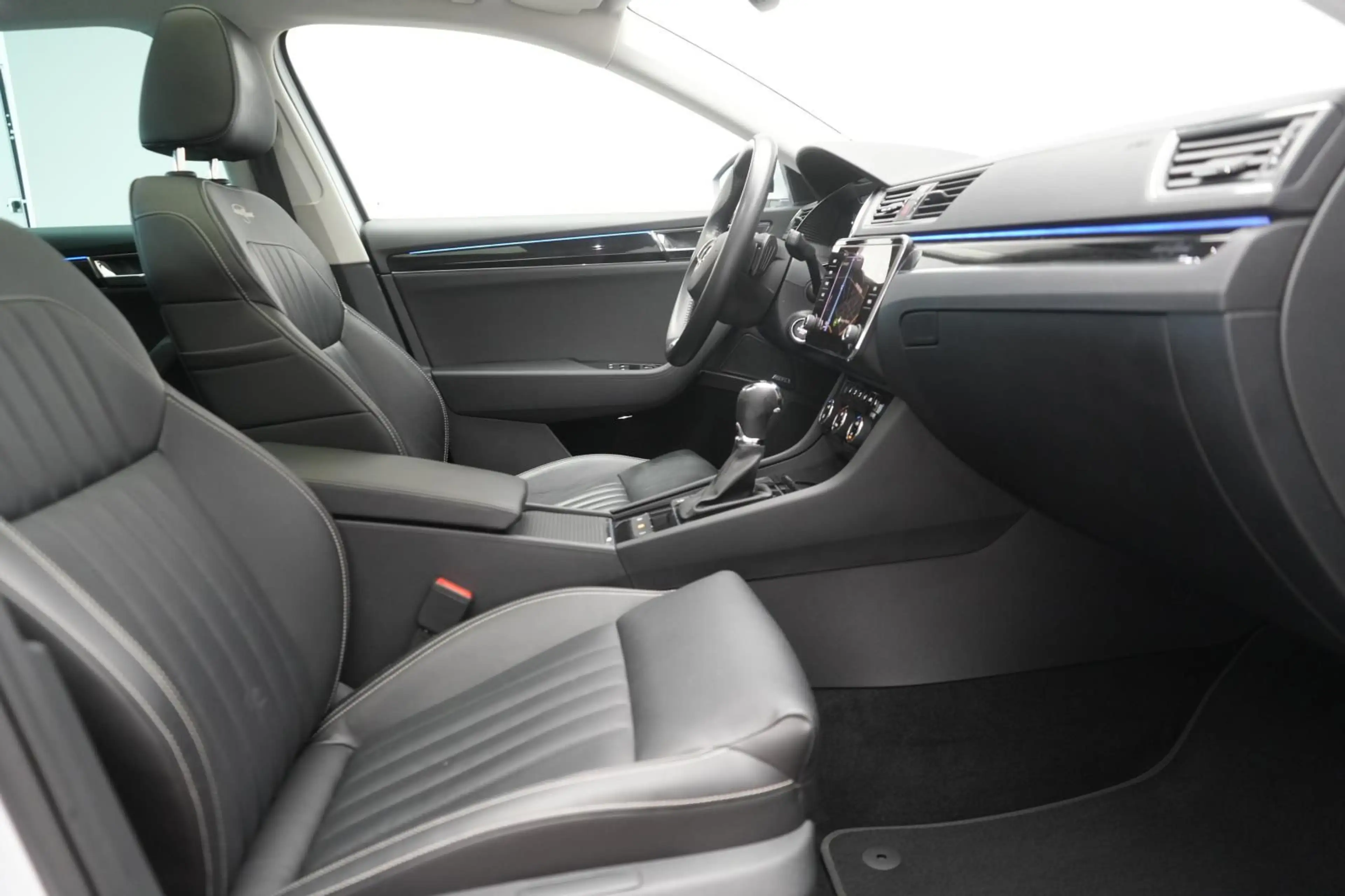 Skoda Superb 2.0 TDI DSG L&K Leder/ACC/Pano/Canton/Vir — photo 7