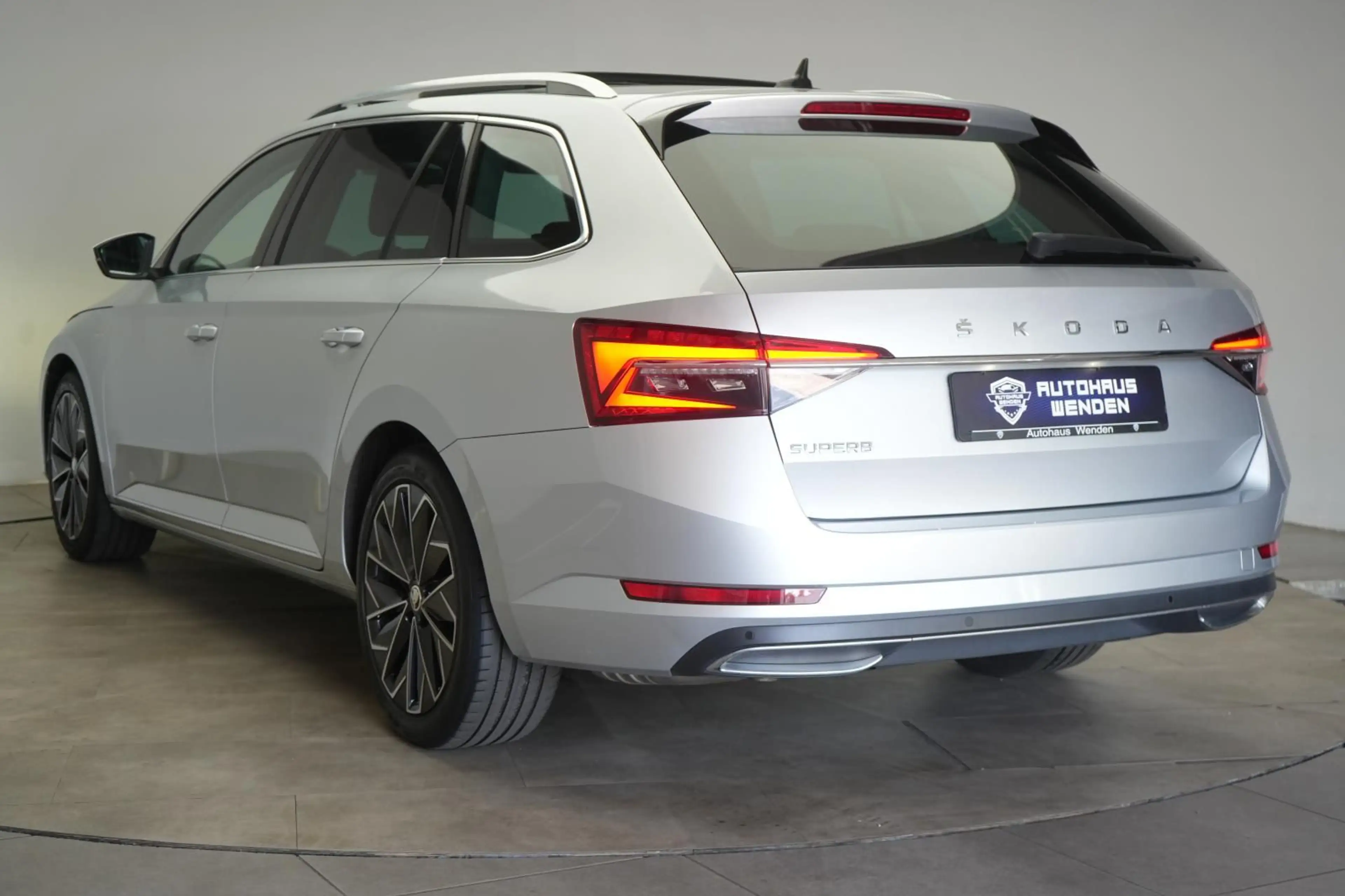 Skoda Superb 2.0 TDI DSG L&K Leder/ACC/Pano/Canton/Vir — photo 5