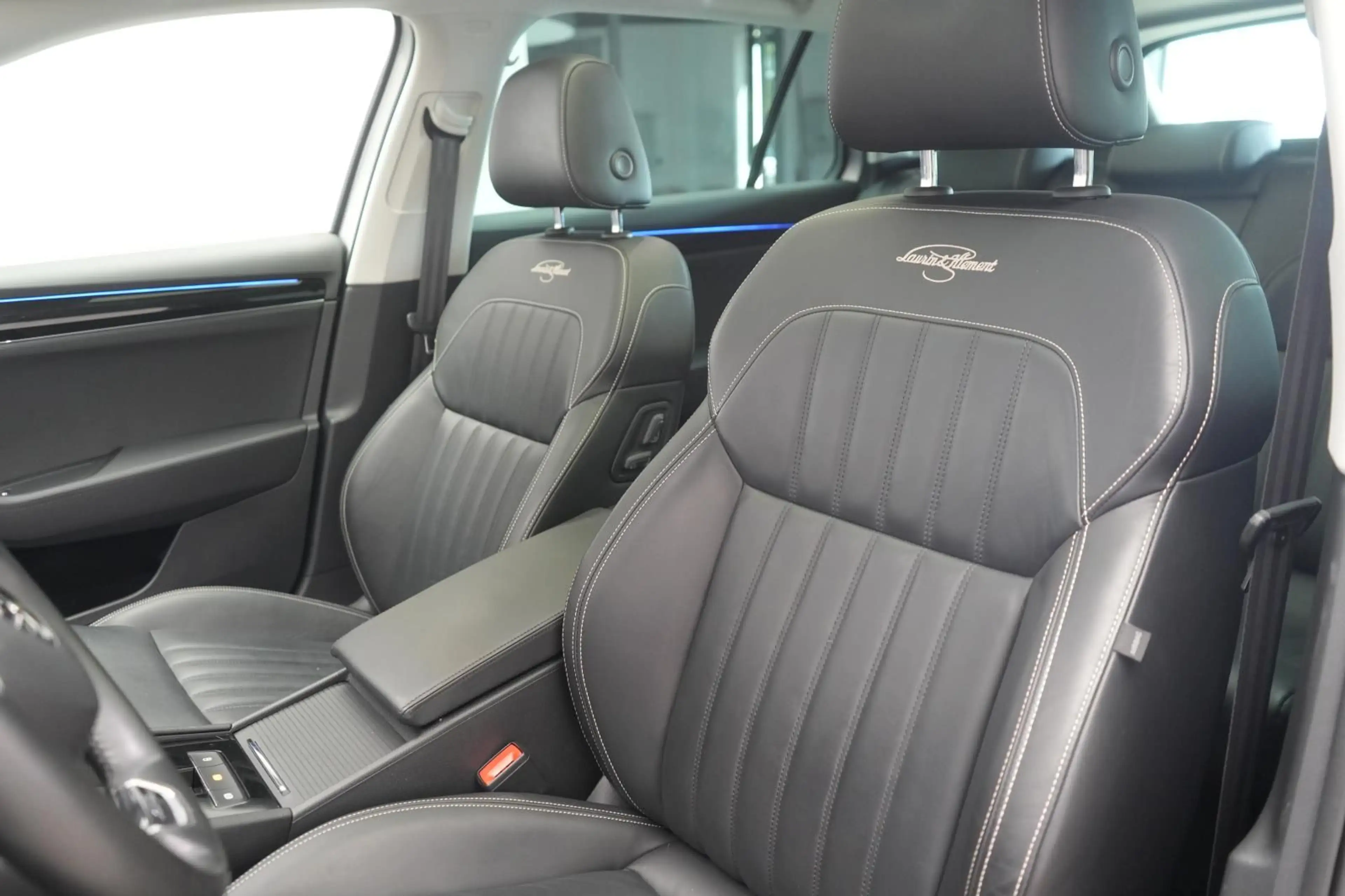 Skoda Superb 2.0 TDI DSG L&K Leder/ACC/Pano/Canton/Vir — photo 11
