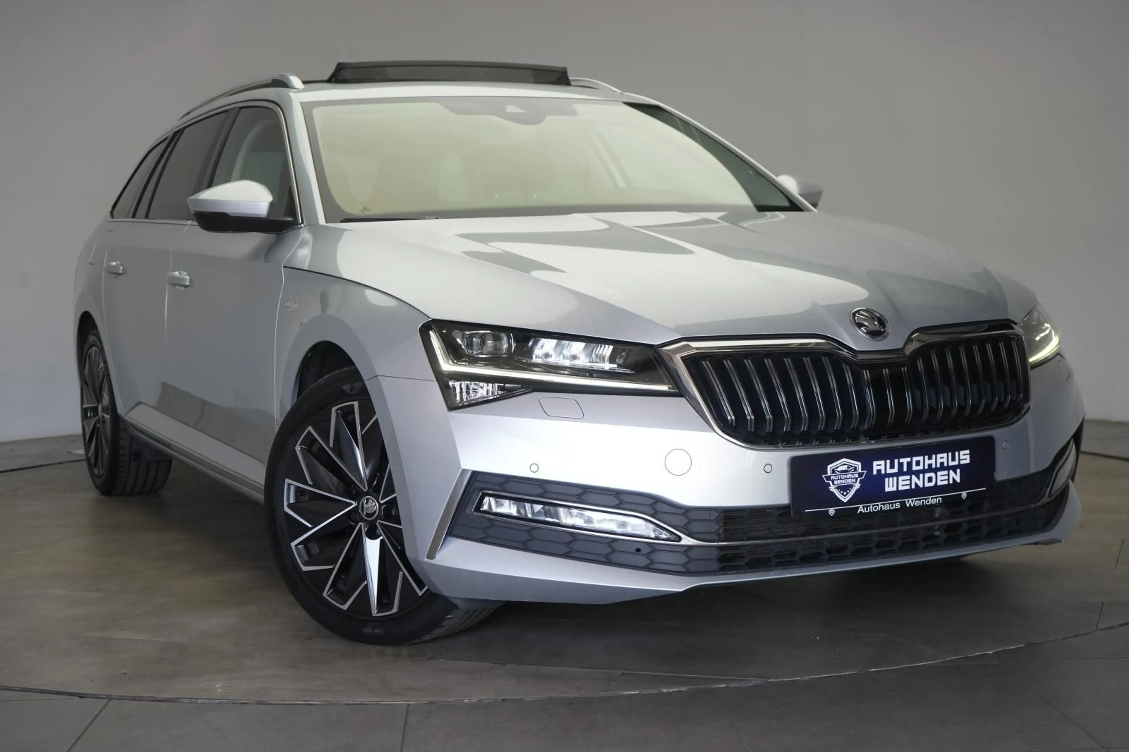 Skoda Superb 2.0 TDI DSG L&K Leder/ACC/Pano/Canton/Vir