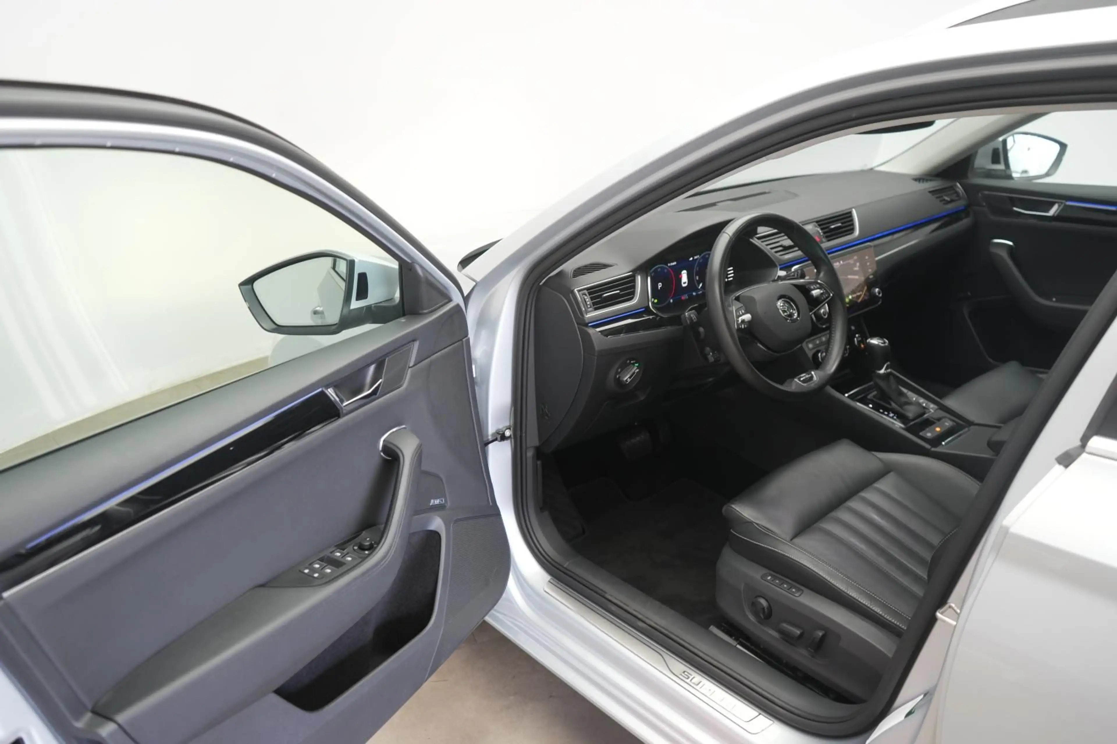 Skoda Superb 2.0 TDI DSG L&K Leder/ACC/Pano/Canton/Vir — photo 12