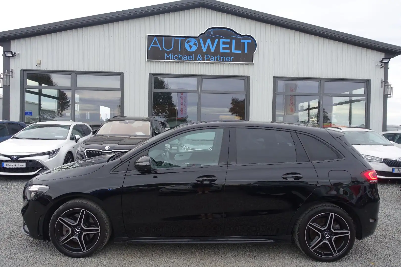 Mercedes-Benz B 250 e Aut.AMG LED NAV DAB KAM ACC APP Alcantar Schwarz - 1