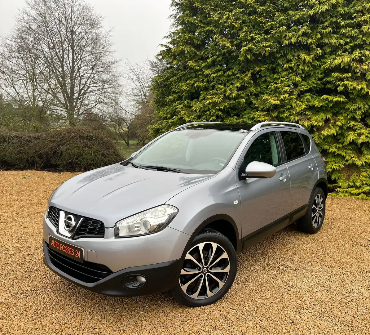 Nissan Qashqai 1.6i 2WD Urban Sport Edition+18'' PANORAMIQUE " Grijs - 1