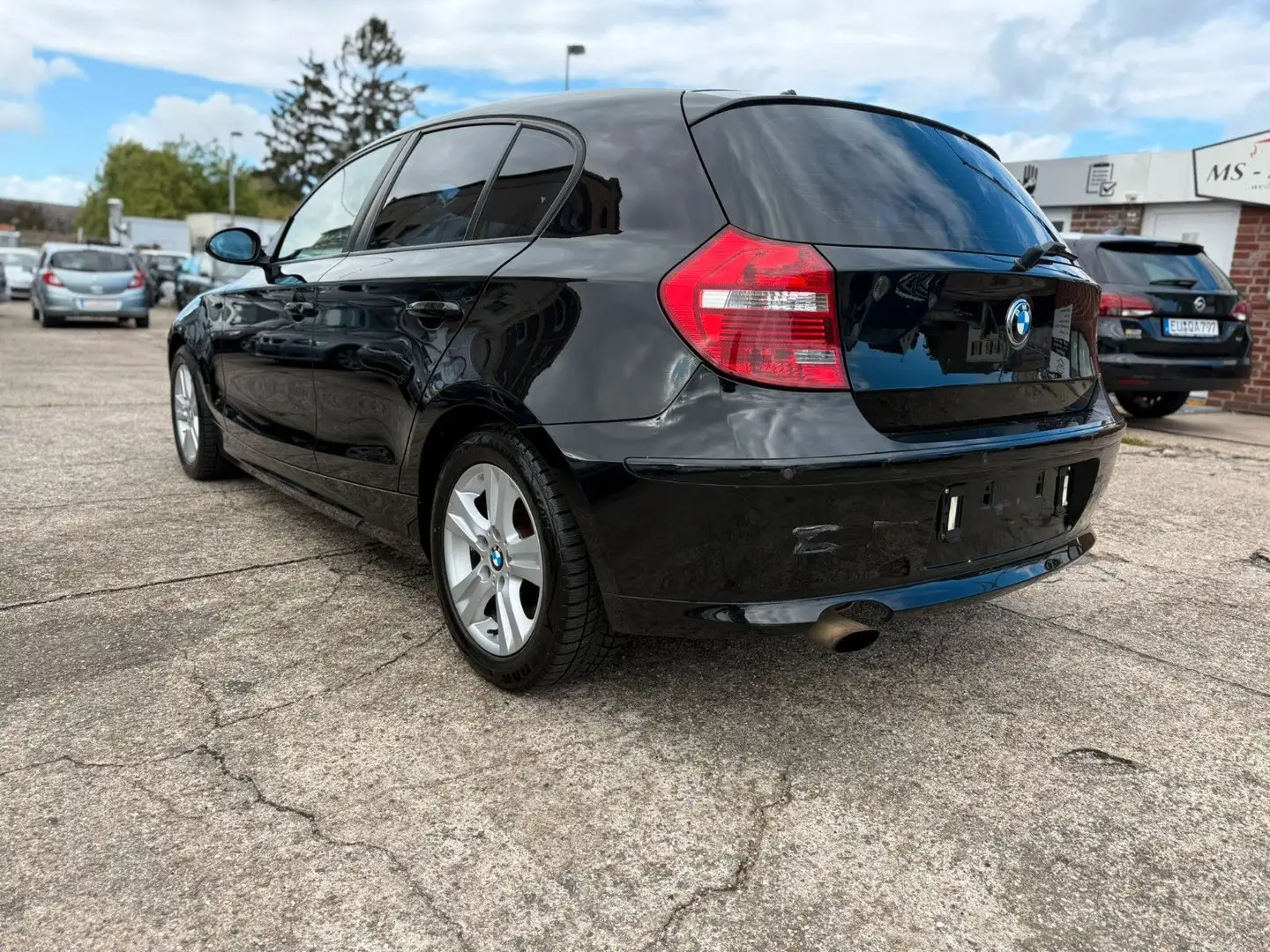 BMW 118 Baureihe 1 Lim. 118d*TÜV/01-2027* Schwarz - 2