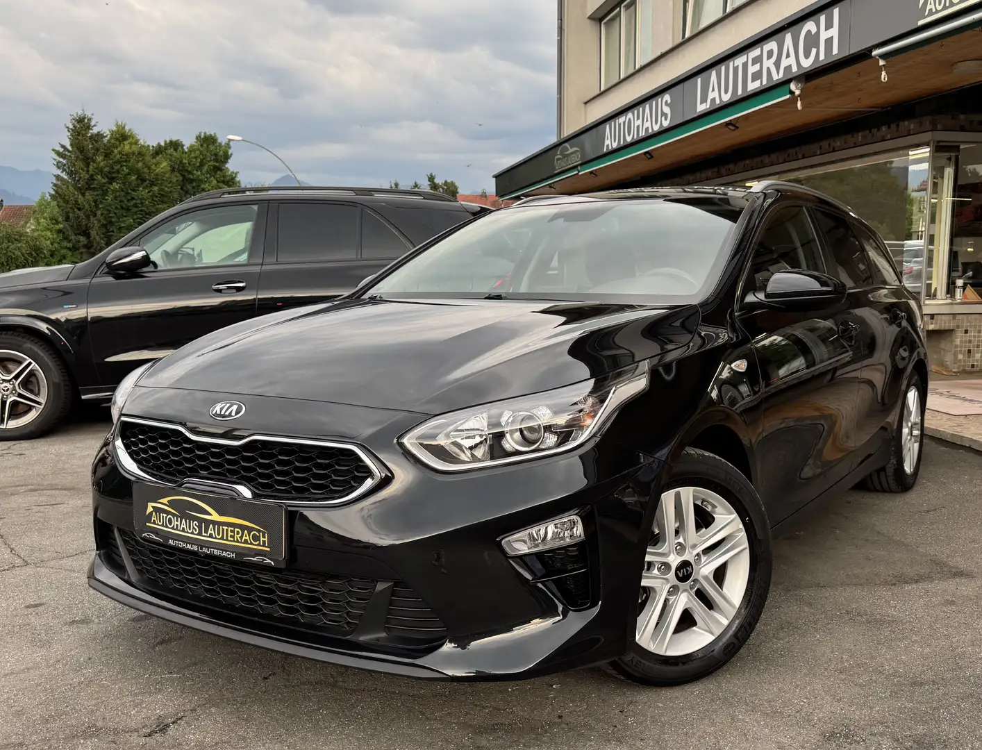 Kia Ceed SW / cee'd SW 1,4 MPI Silber *1.BESITZ* KAMERA *APP *SHZ *NAVI Zwart - 1