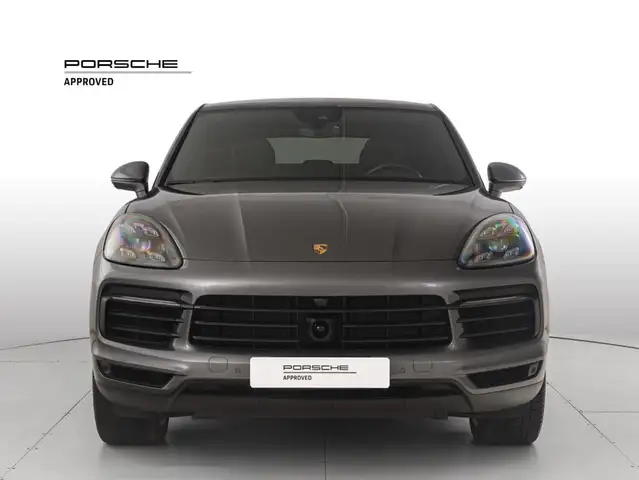 Porsche Cayenne view 8