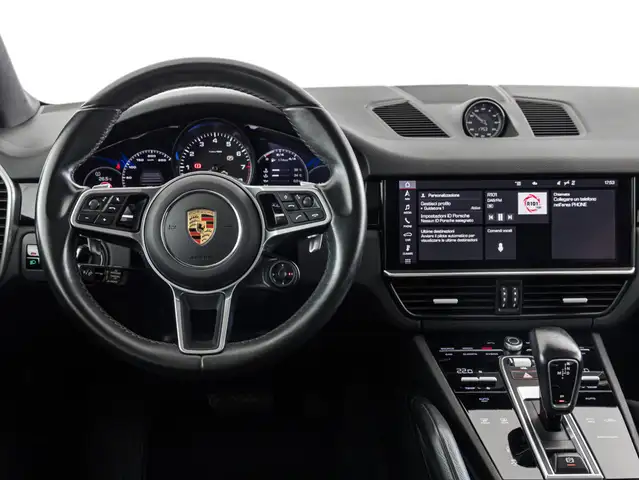 Porsche Cayenne view 13