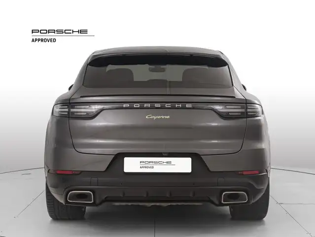 Porsche Cayenne view 4
