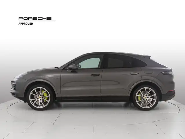 Porsche Cayenne view 2