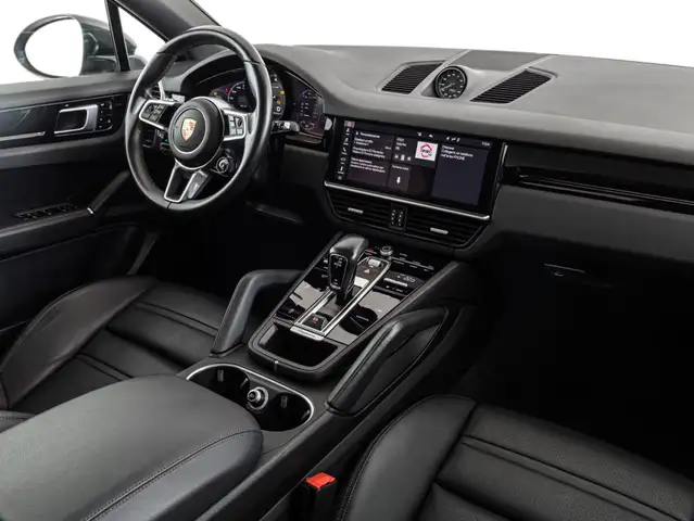 Porsche Cayenne view 11