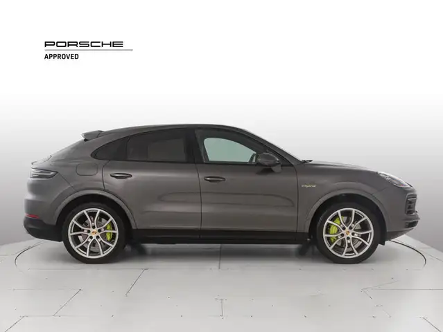 Porsche Cayenne view 6