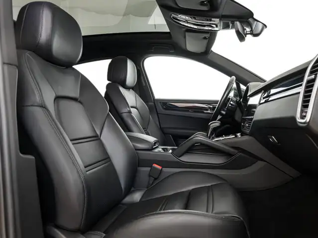 Porsche Cayenne view 14