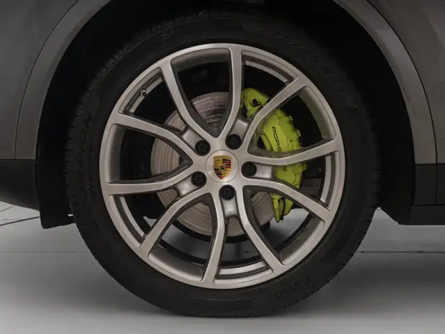 Porsche Cayenne view 9