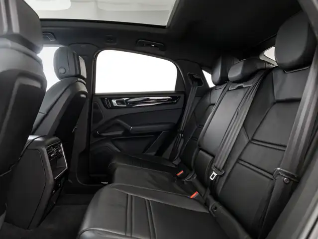 Porsche Cayenne view 15