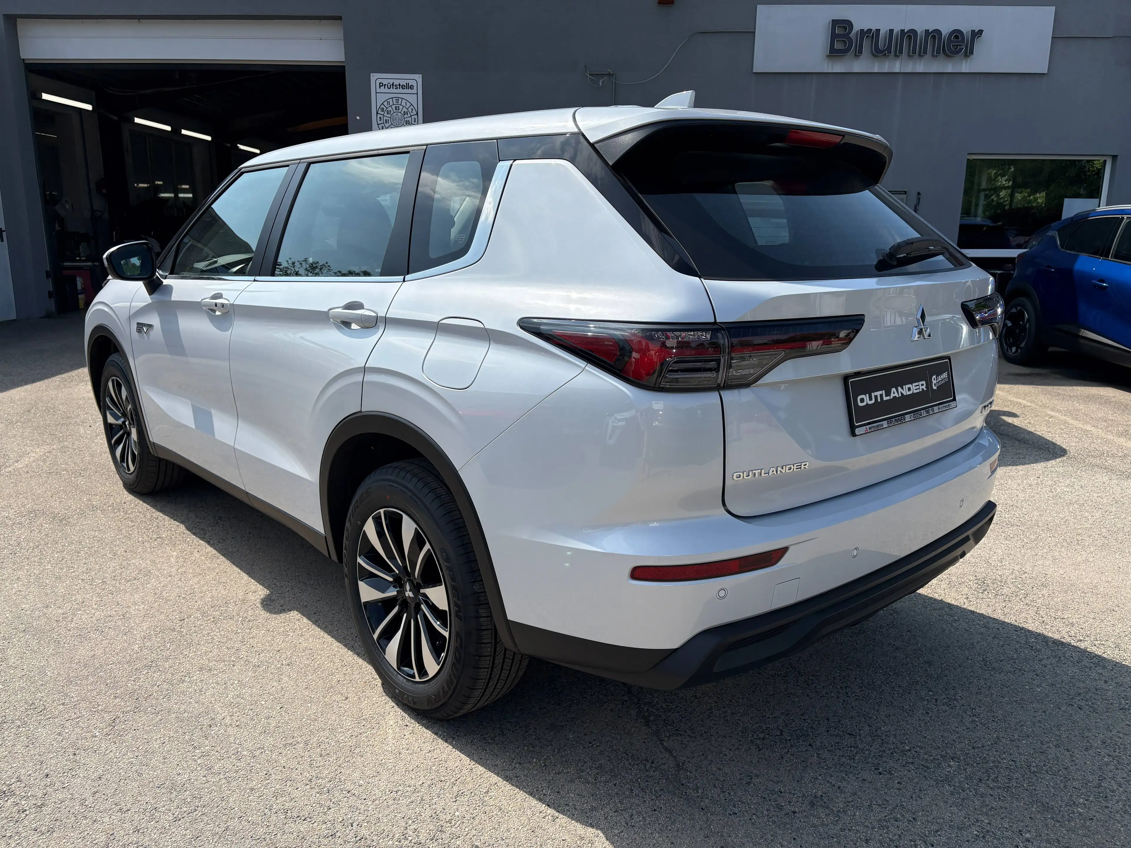 Mitsubishi Outlander 2,4 PHEV 4WD Invite Aut./incl. Winterräder — photo 5
