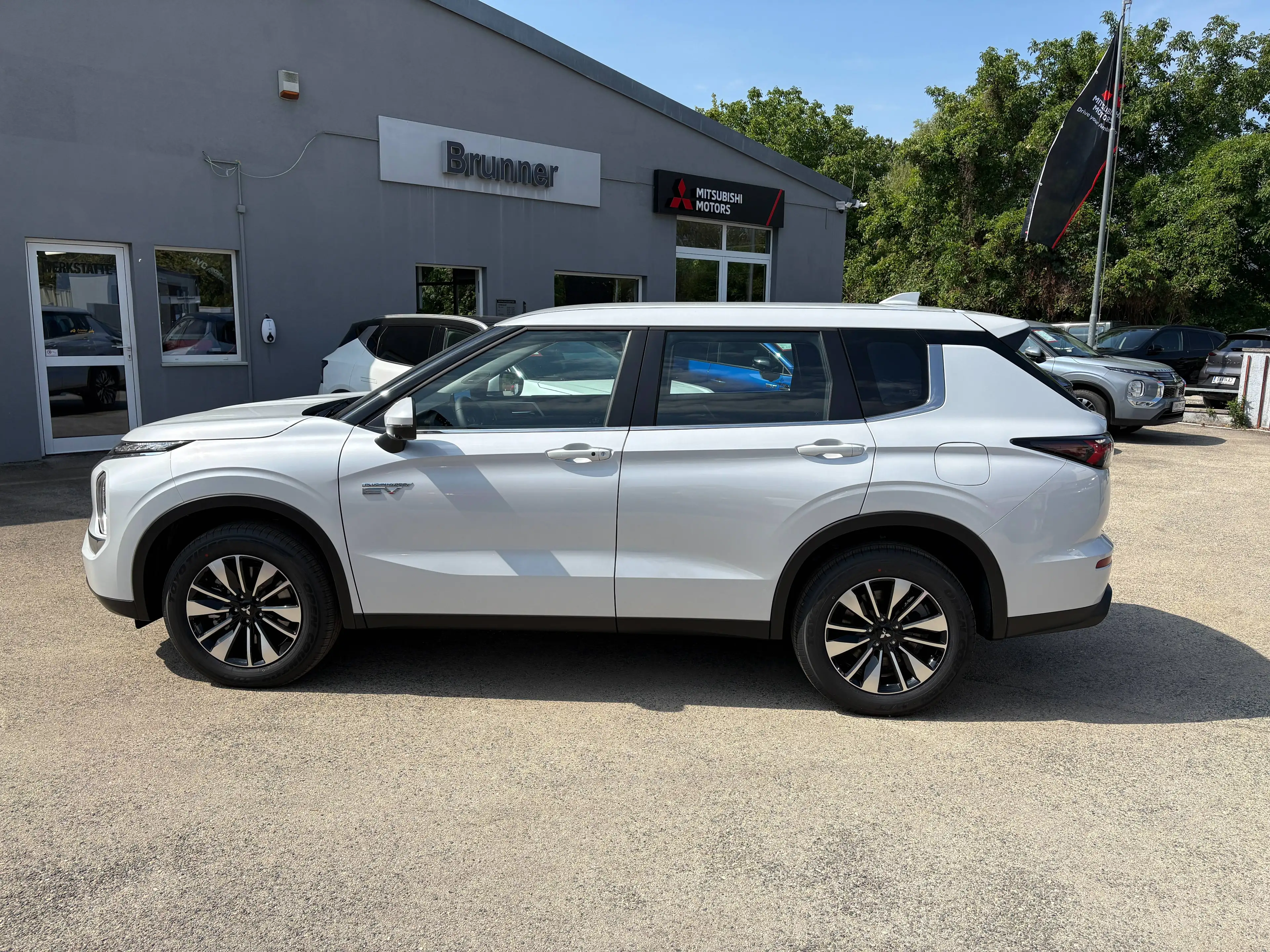 Mitsubishi Outlander 2,4 PHEV 4WD Invite Aut./incl. Winterräder — photo 4
