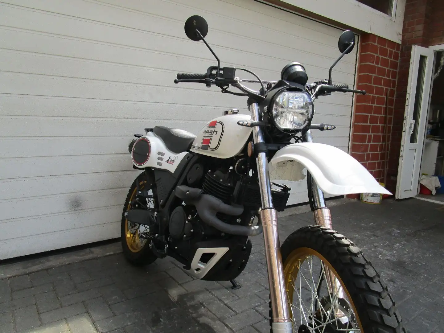 Mash X-Ride 650 Trail    992 km    Topzustand Bílá - 2