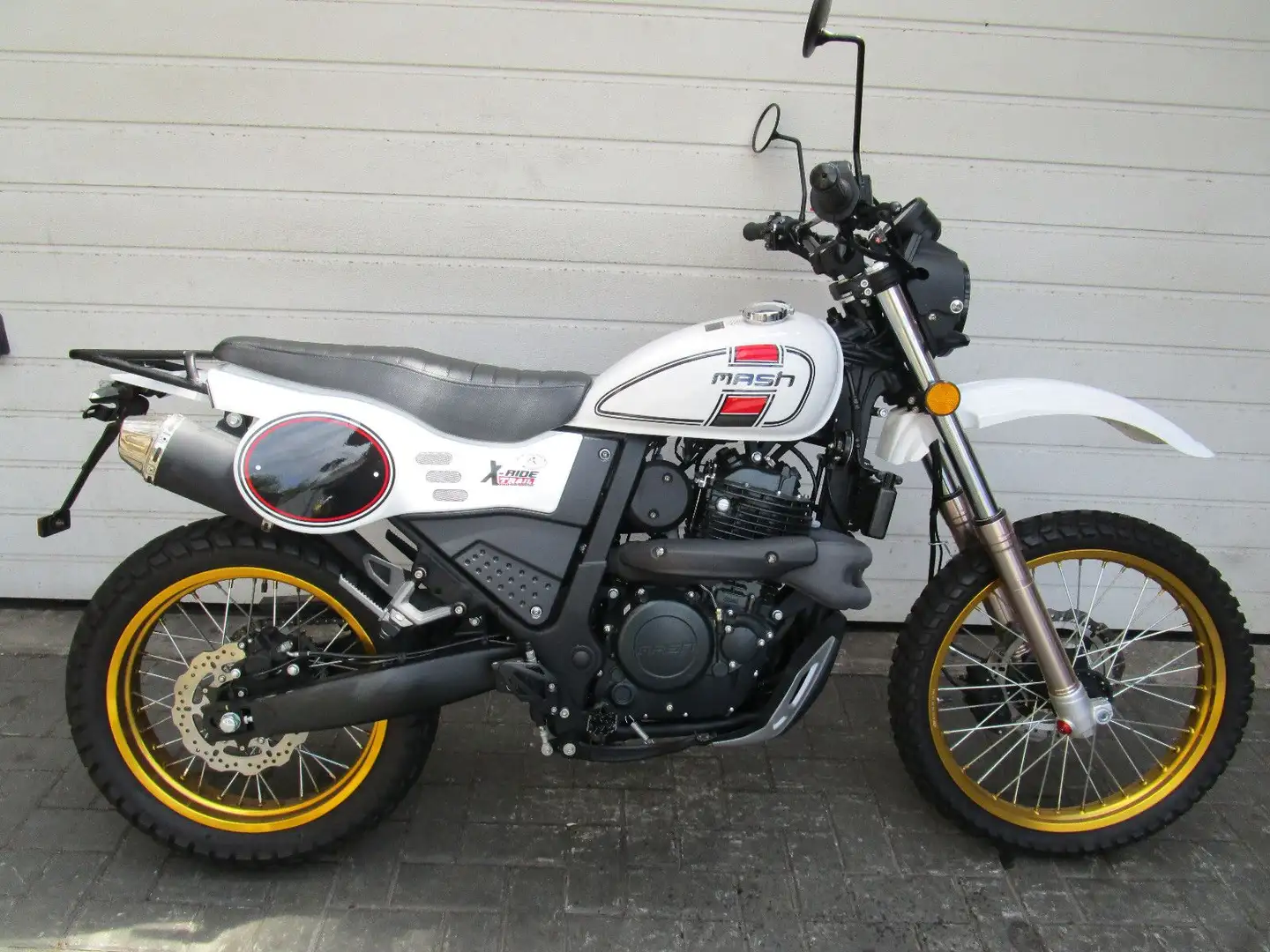 Mash X-Ride 650 Trail    992 km    Topzustand Bílá - 1