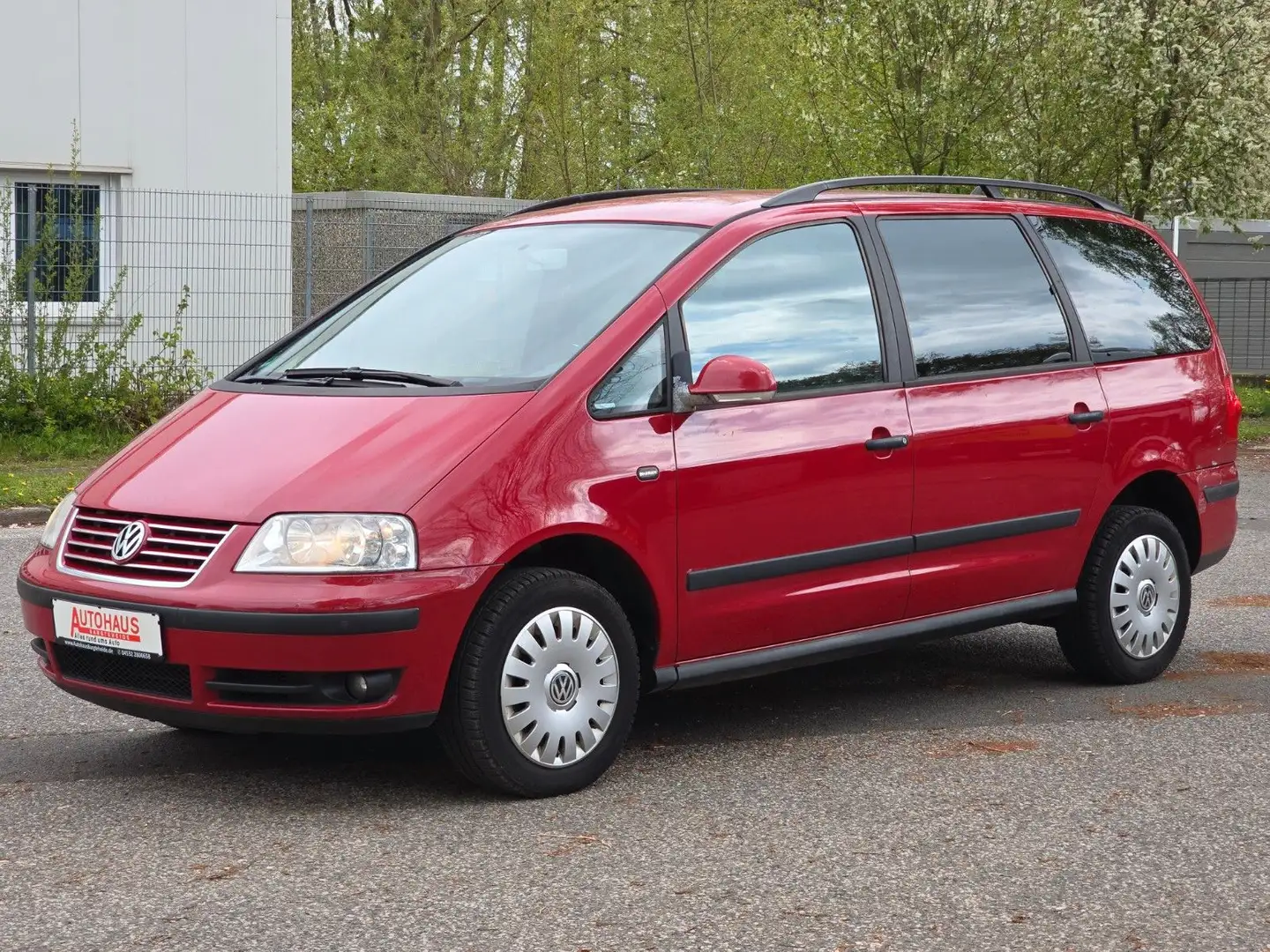 Volkswagen Sharan Trendline*HUNEU*AHK*KLIMA*7SITZE Червоний - 1