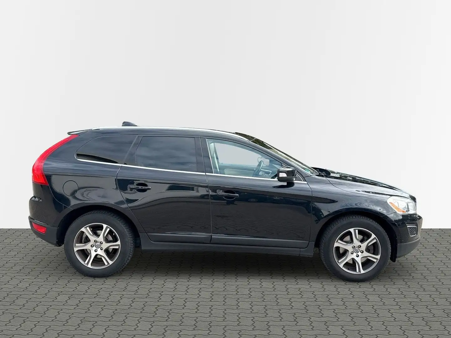 Volvo XC60 2.4 Summum AWD*TÜV neu* AHK* Schwarz - 2