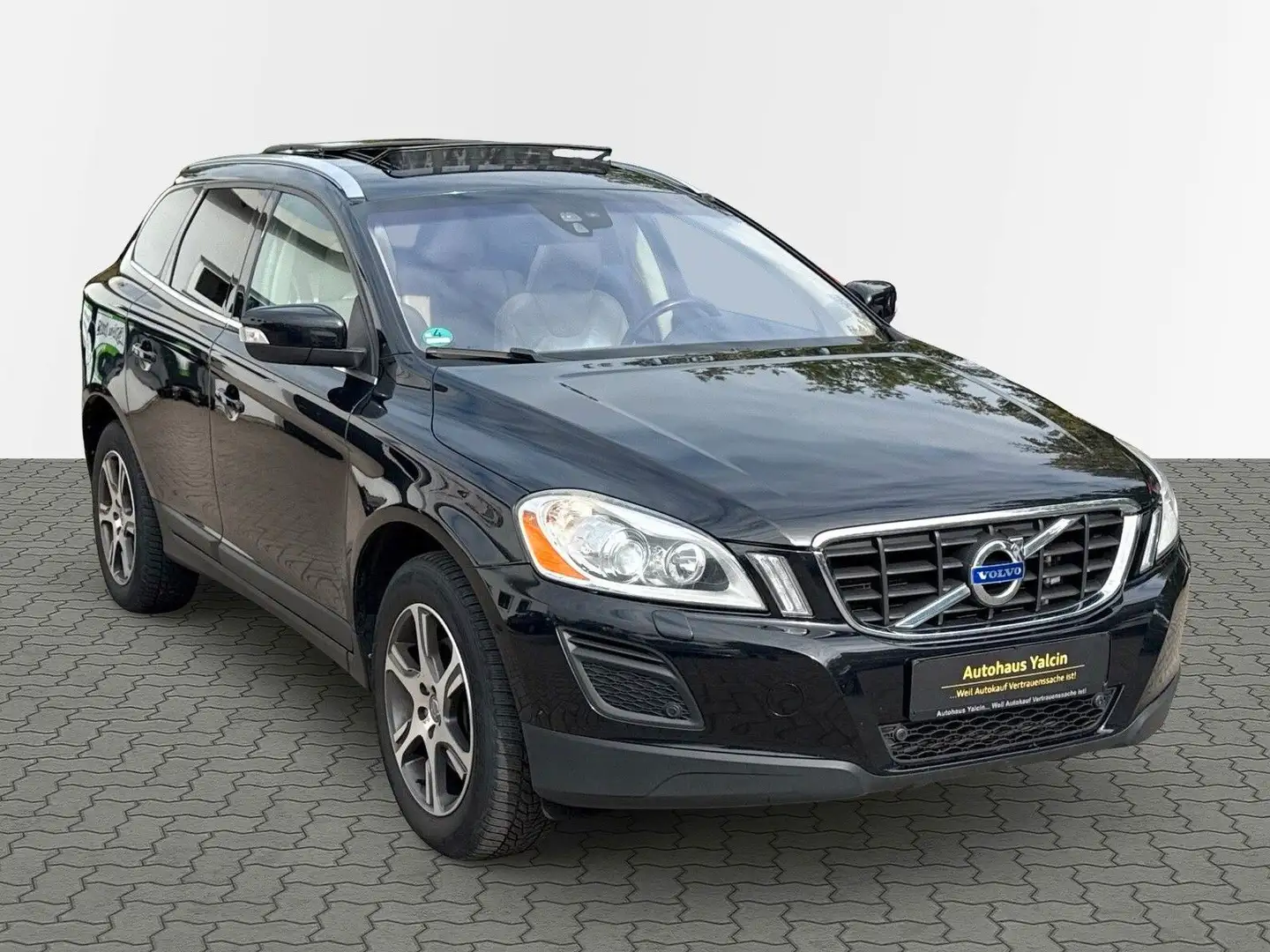 Volvo XC60 2.4 Summum AWD*TÜV neu* AHK* Schwarz - 1