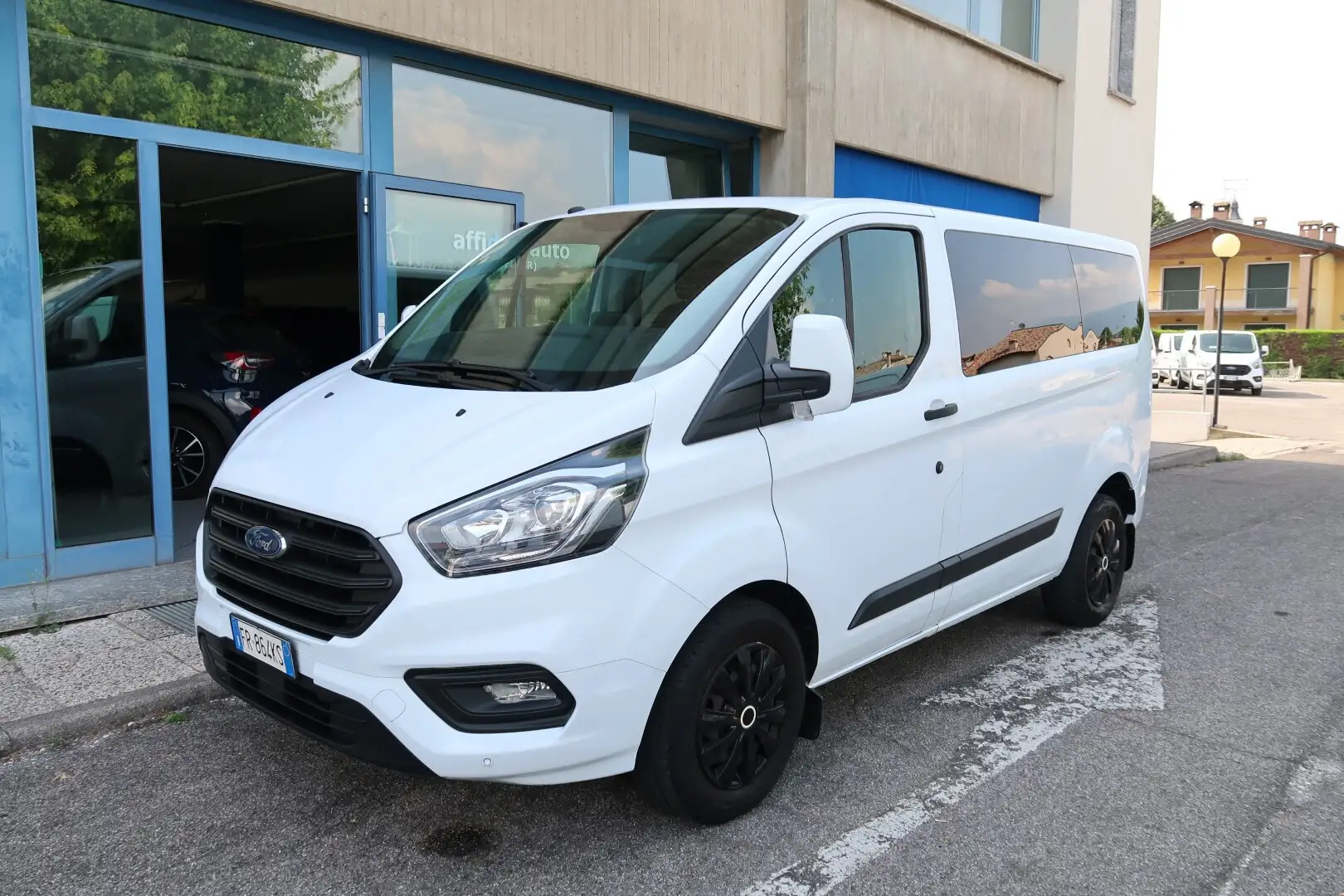 Ford Transit Custom 2.0 TDCi 130 Combi 8 posti Trend Bianco - 1