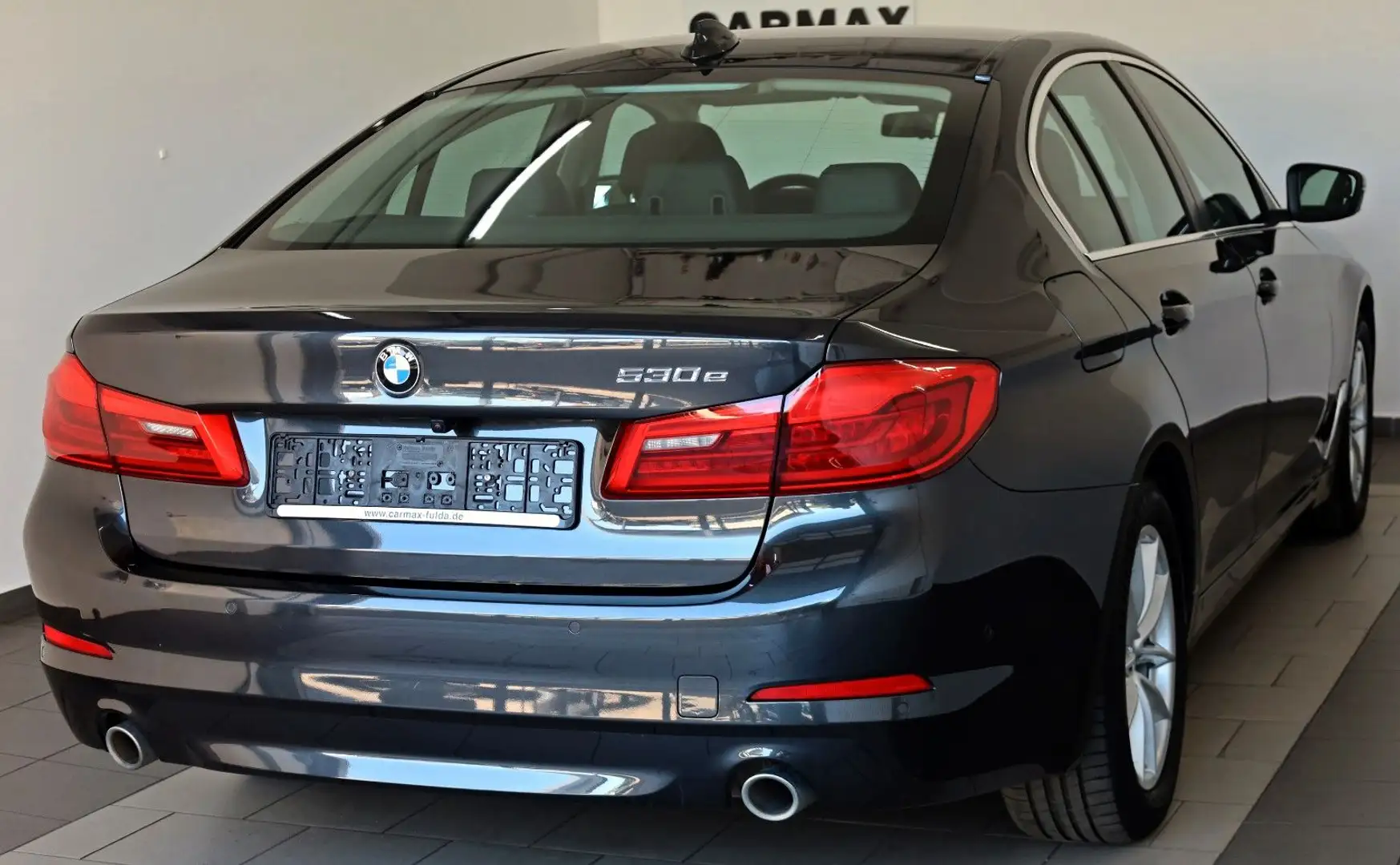 BMW 530 e Lim.,Leder,Navi,LED,360Kamera,SH,ACC Grau - 2