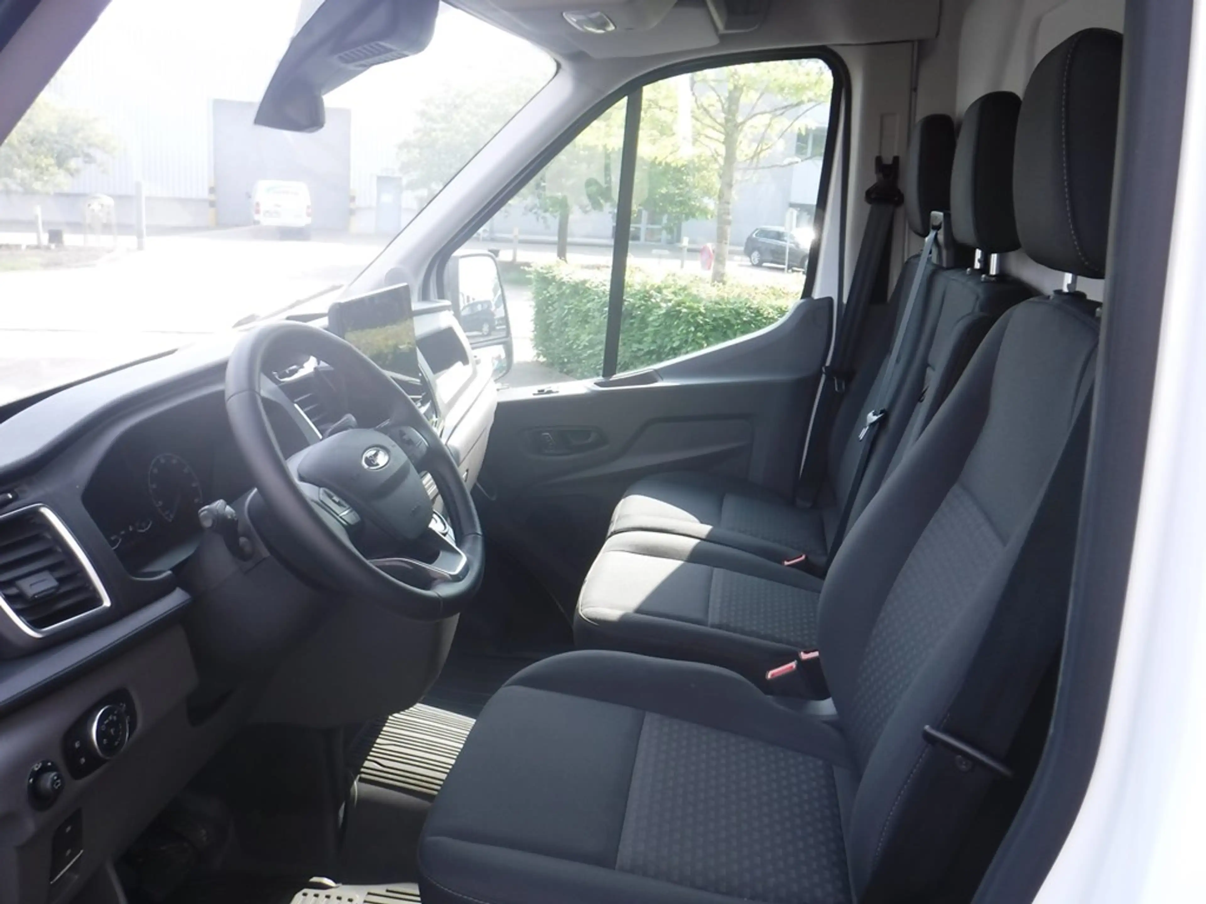 Ford E-Transit — photo 9