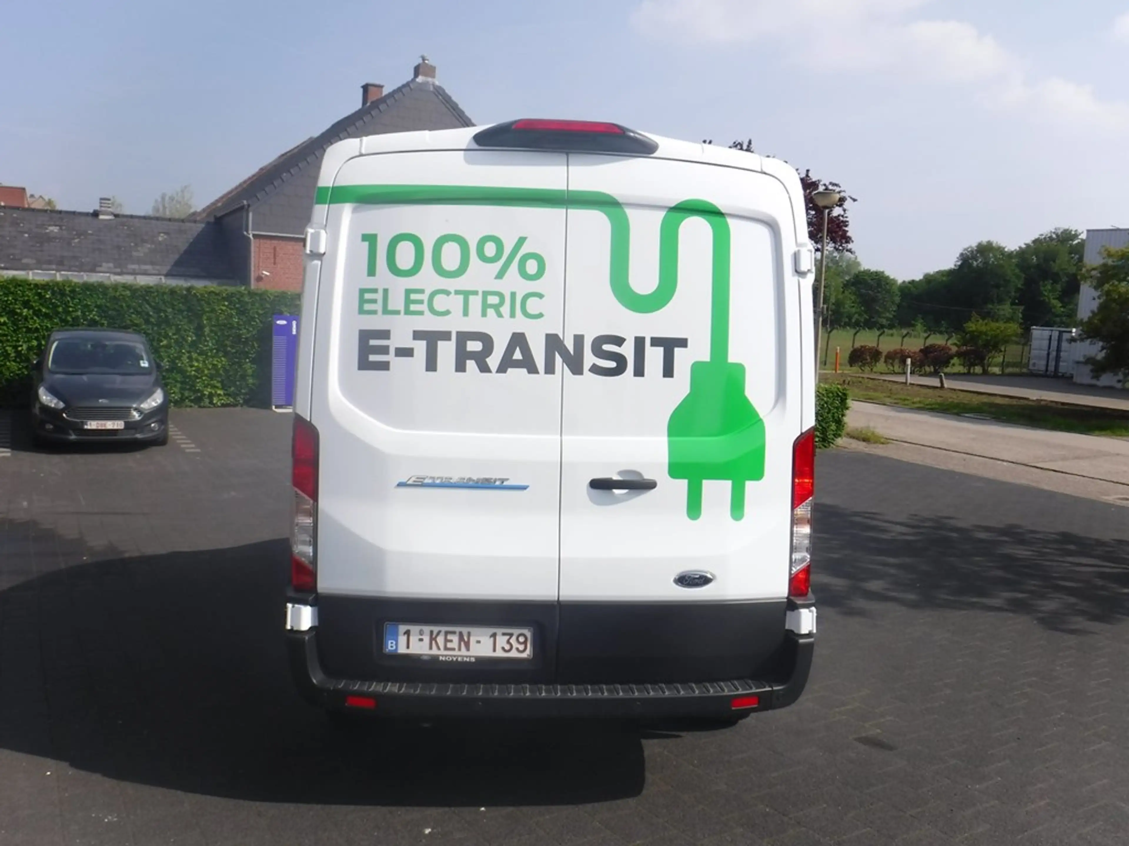 Ford E-Transit — photo 3