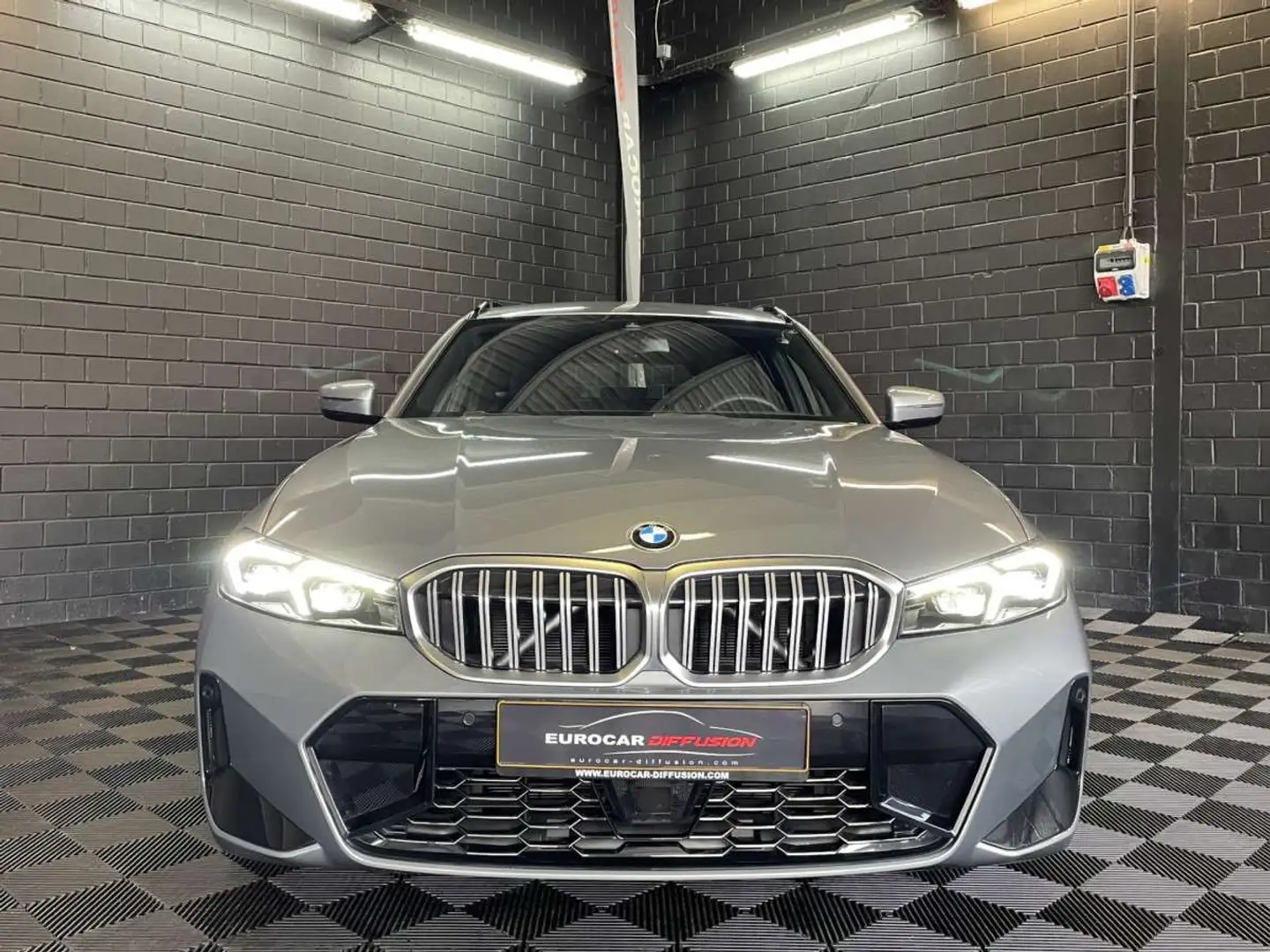 BMW 330 330iA xDrive M-Sport Touring 245CV*Hayon*ACC*Siège Gris - 2