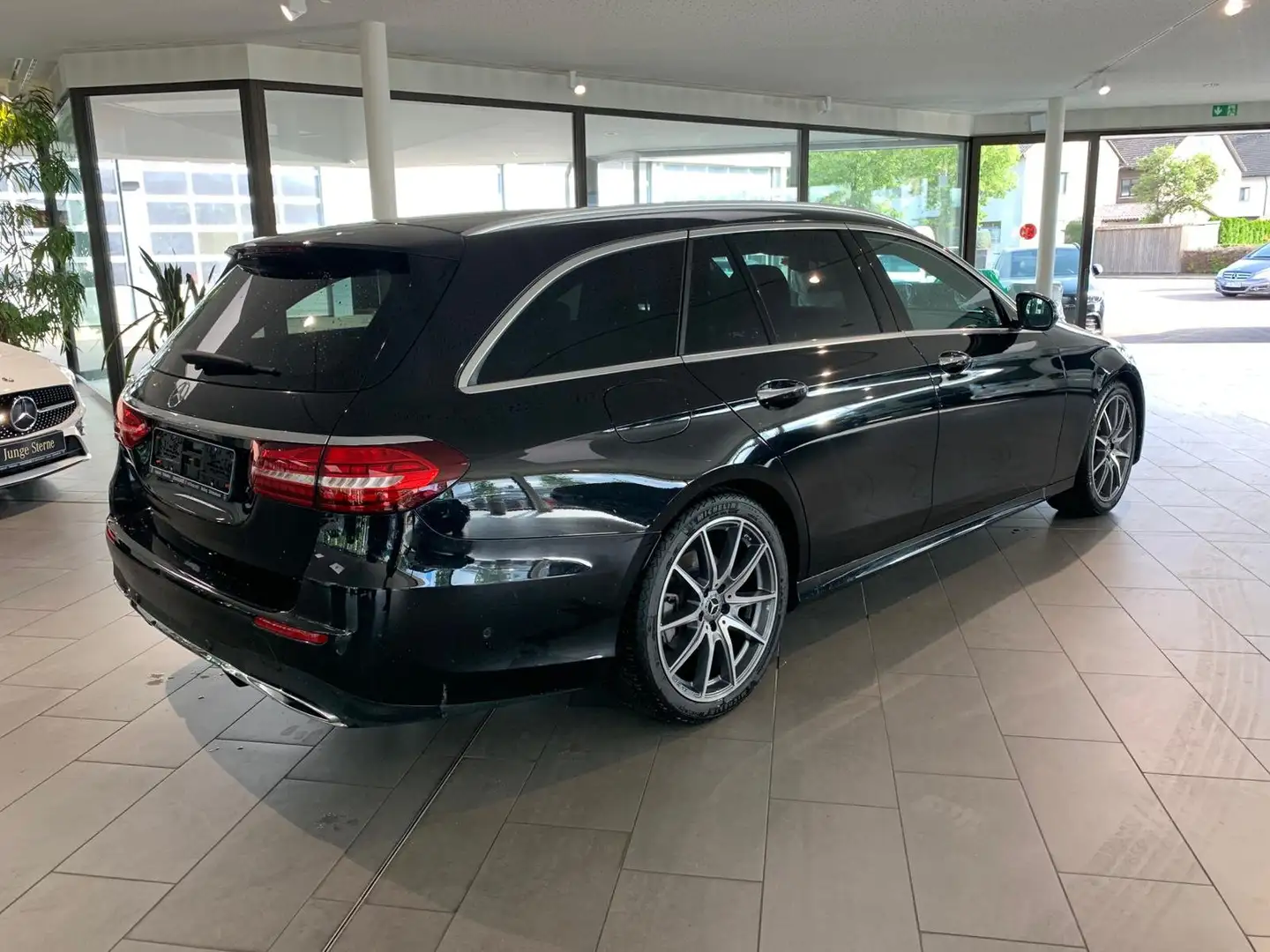 Mercedes-Benz E 220 d T AMG Night Distroni/Pano/AHK/Sound/MBUX Nero - 2